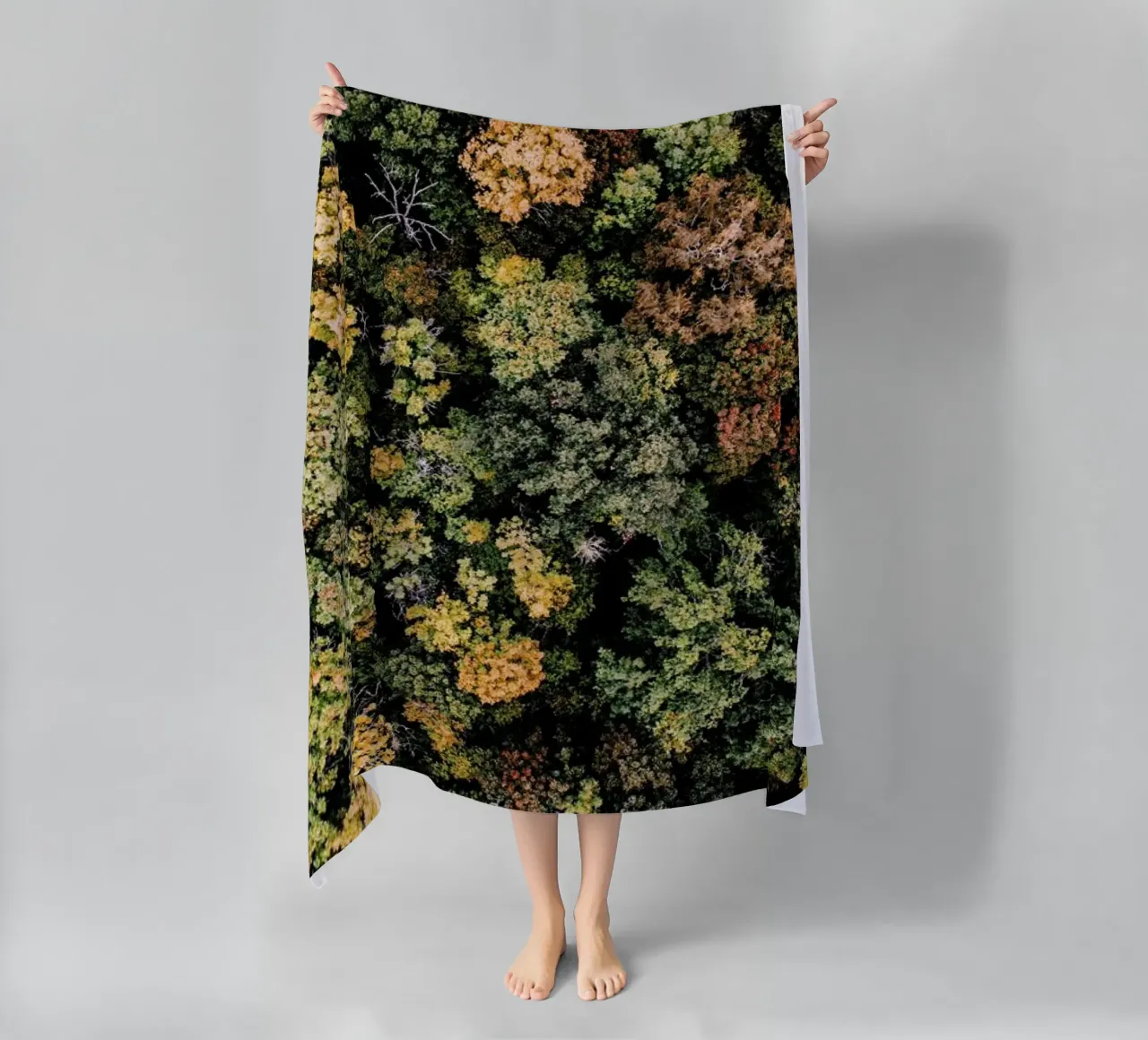 Tones of Autumn serviette de plage de Airpixels