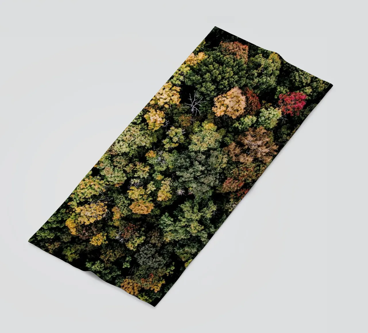 Tones of Autumn serviette de plage de Airpixels