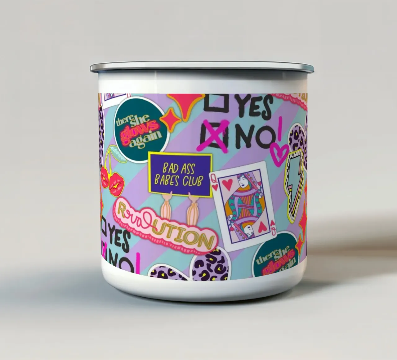 THE FUTURE IS FEMALE tazza in smalto da LAUSEMIA DESIGN STUDIO