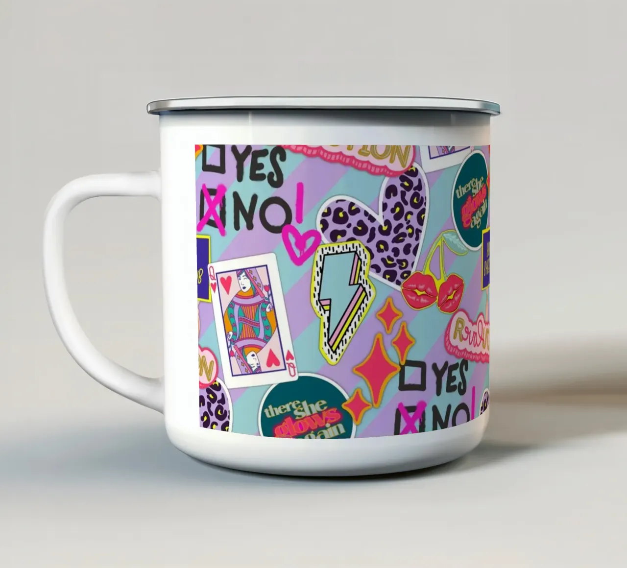 THE FUTURE IS FEMALE tazza in smalto da LAUSEMIA DESIGN STUDIO