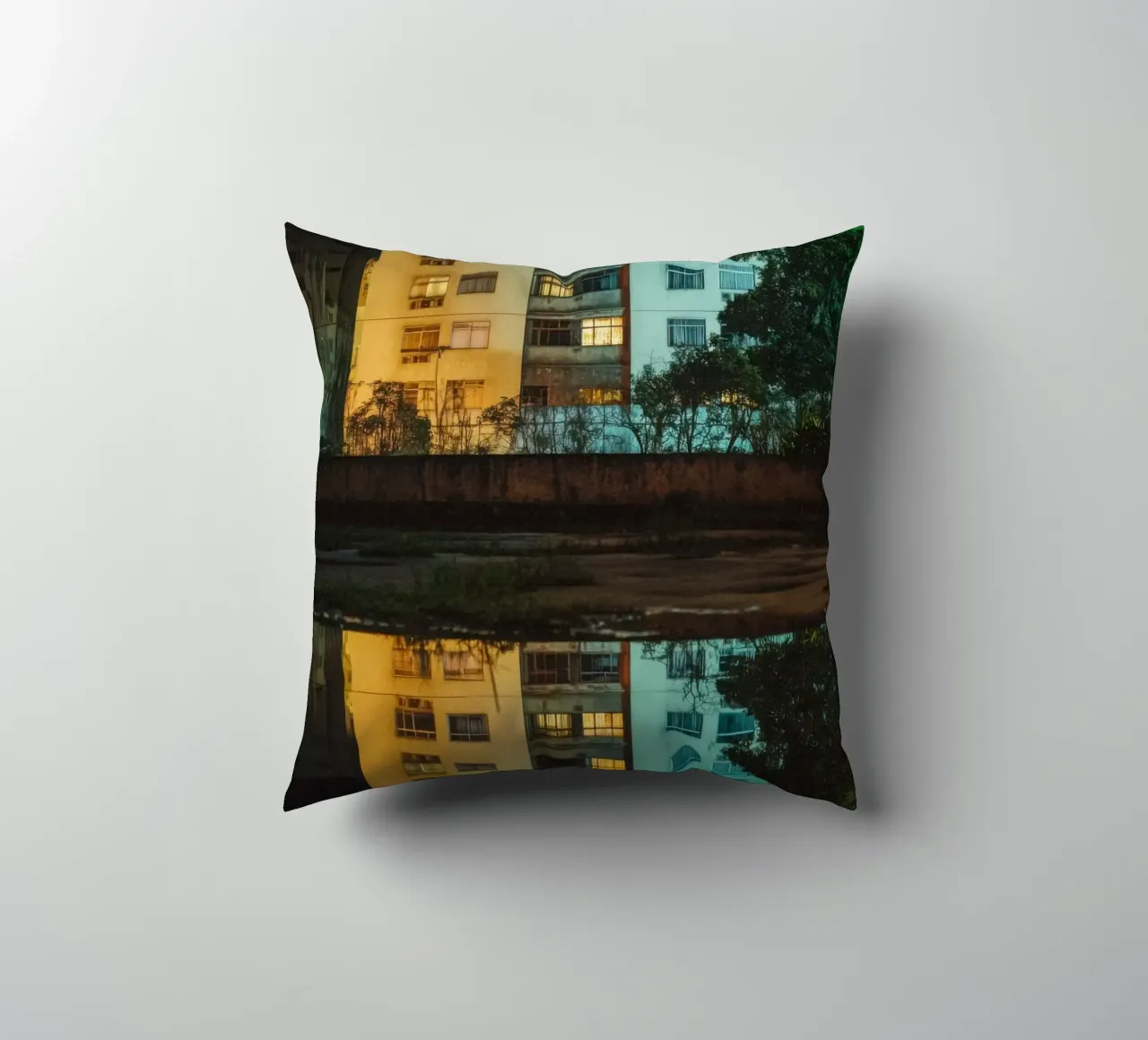 Rio de Janeiro e i suoi riflessi urbani cuscino da By Night