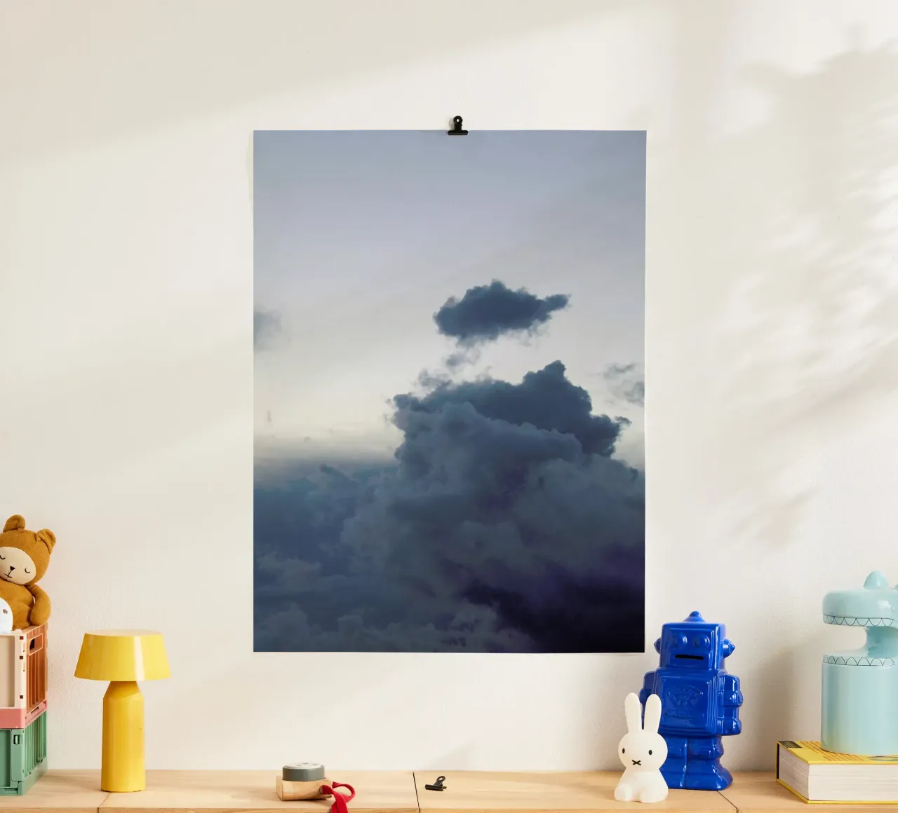 Above 1/2 poster con telaio in legno da Studio Nahili