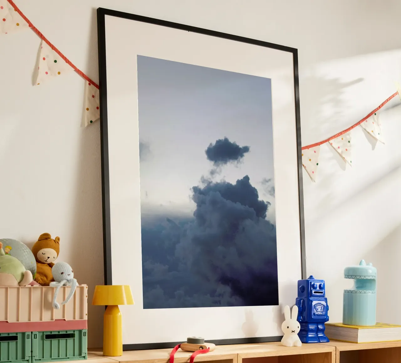 Above 1/2 poster con telaio in legno da Studio Nahili