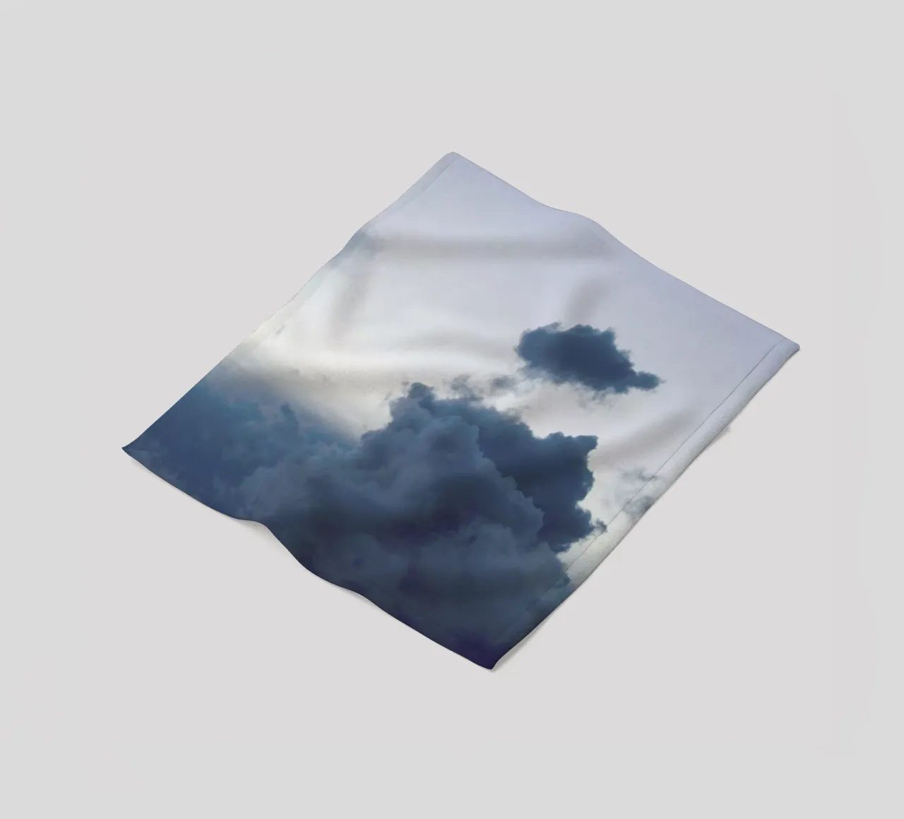 Above 1/2 coperta in pile da Studio Nahili