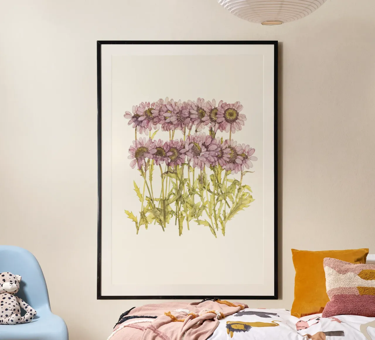 Bellezza conservata: Fiori viola essiccati e pressati poster con telaio in plastica da Curious Collections by Marielle Leenders