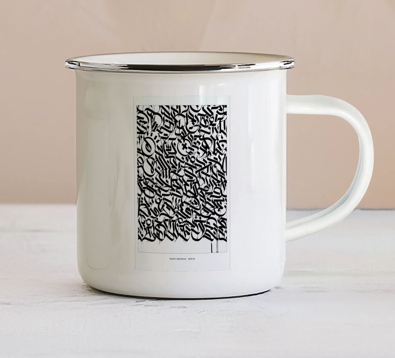 Berlin tazza in smalto da Drury Brennan