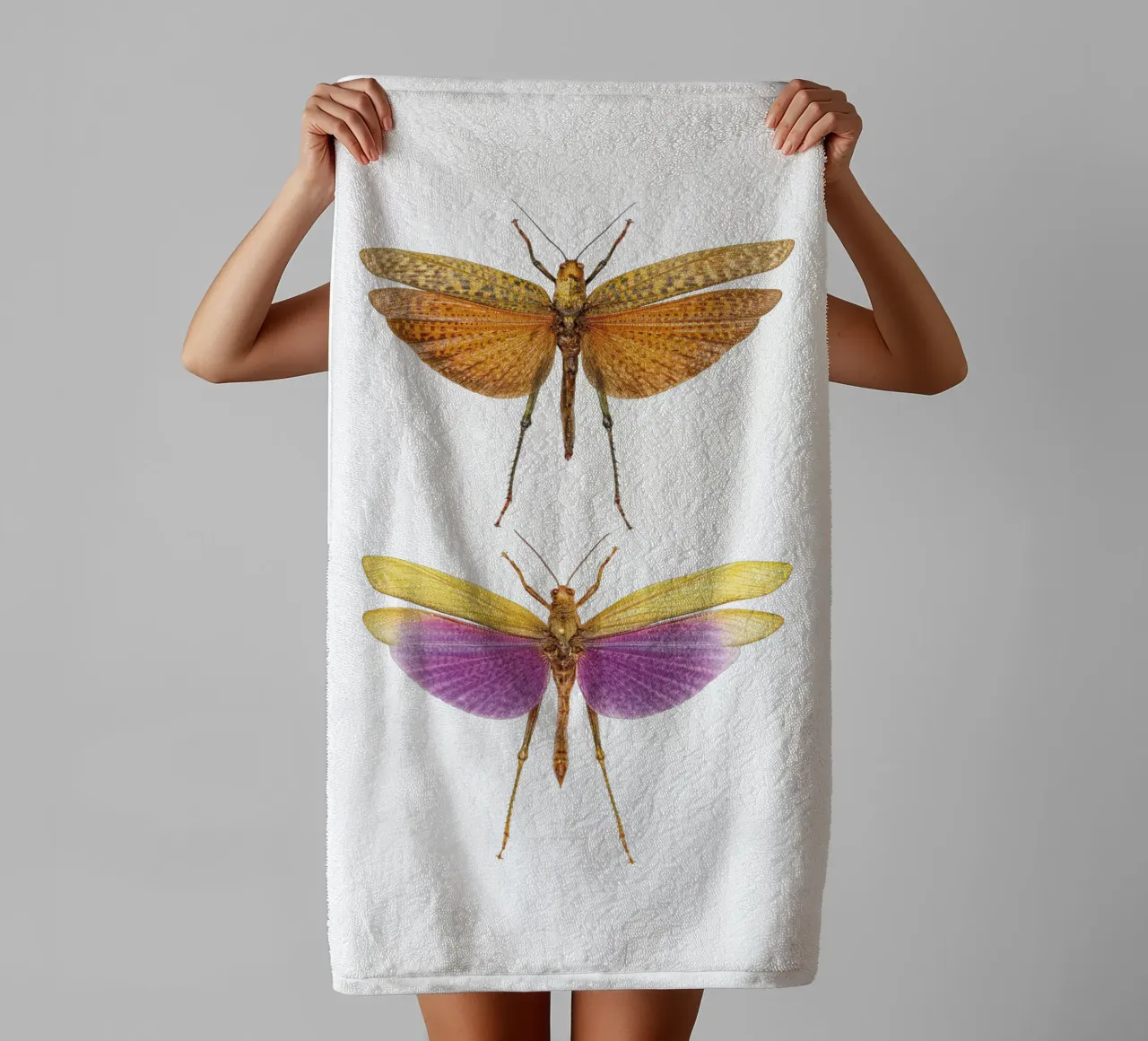Armonia colorata: Due grilli asciugamano da bagno da Curious Collections by Marielle Leenders