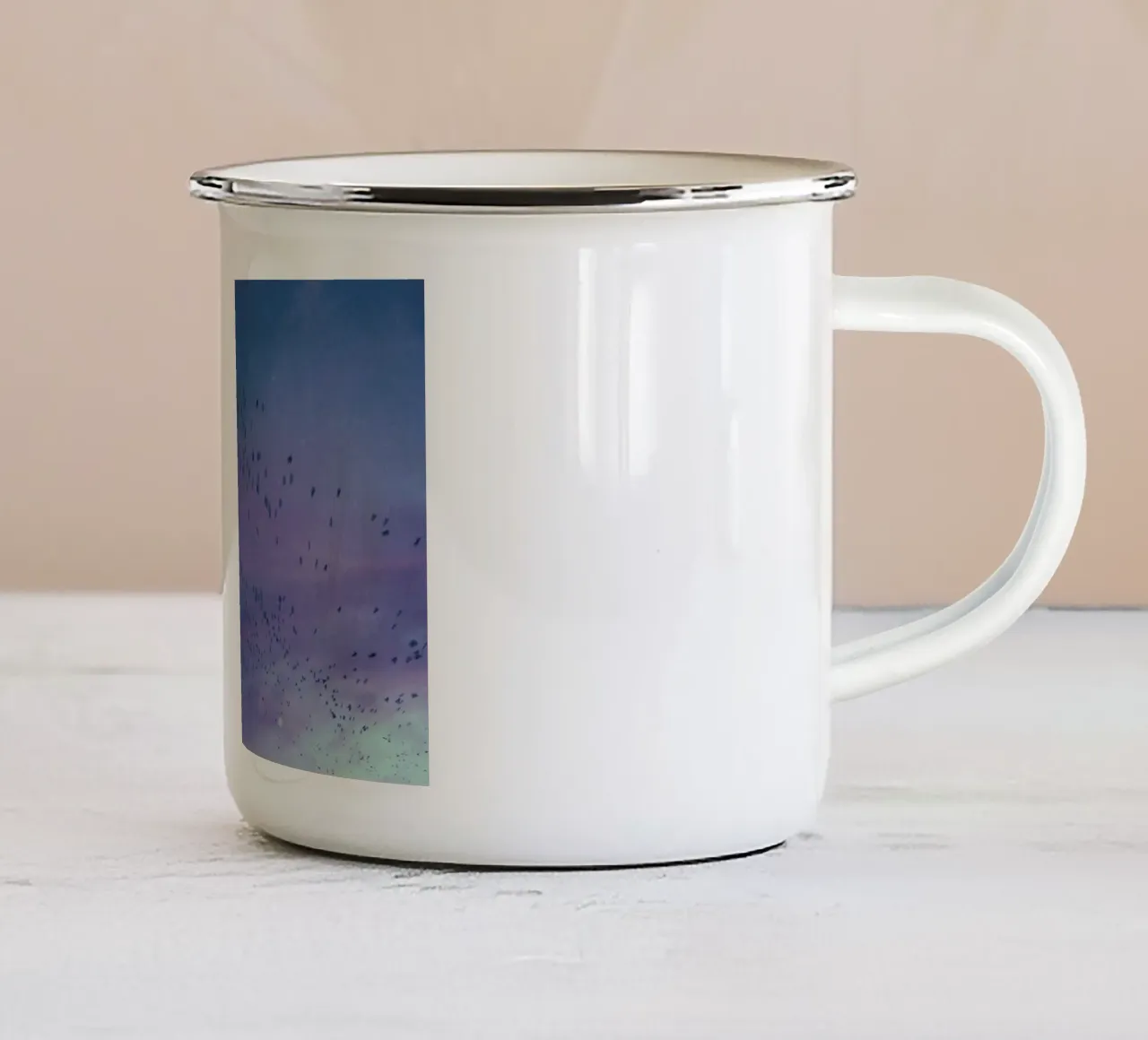 The Crows Emaille Tasse von Pale Grain