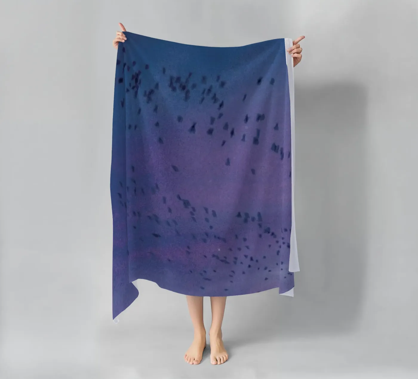 The Crows Strandtuch von Pale Grain