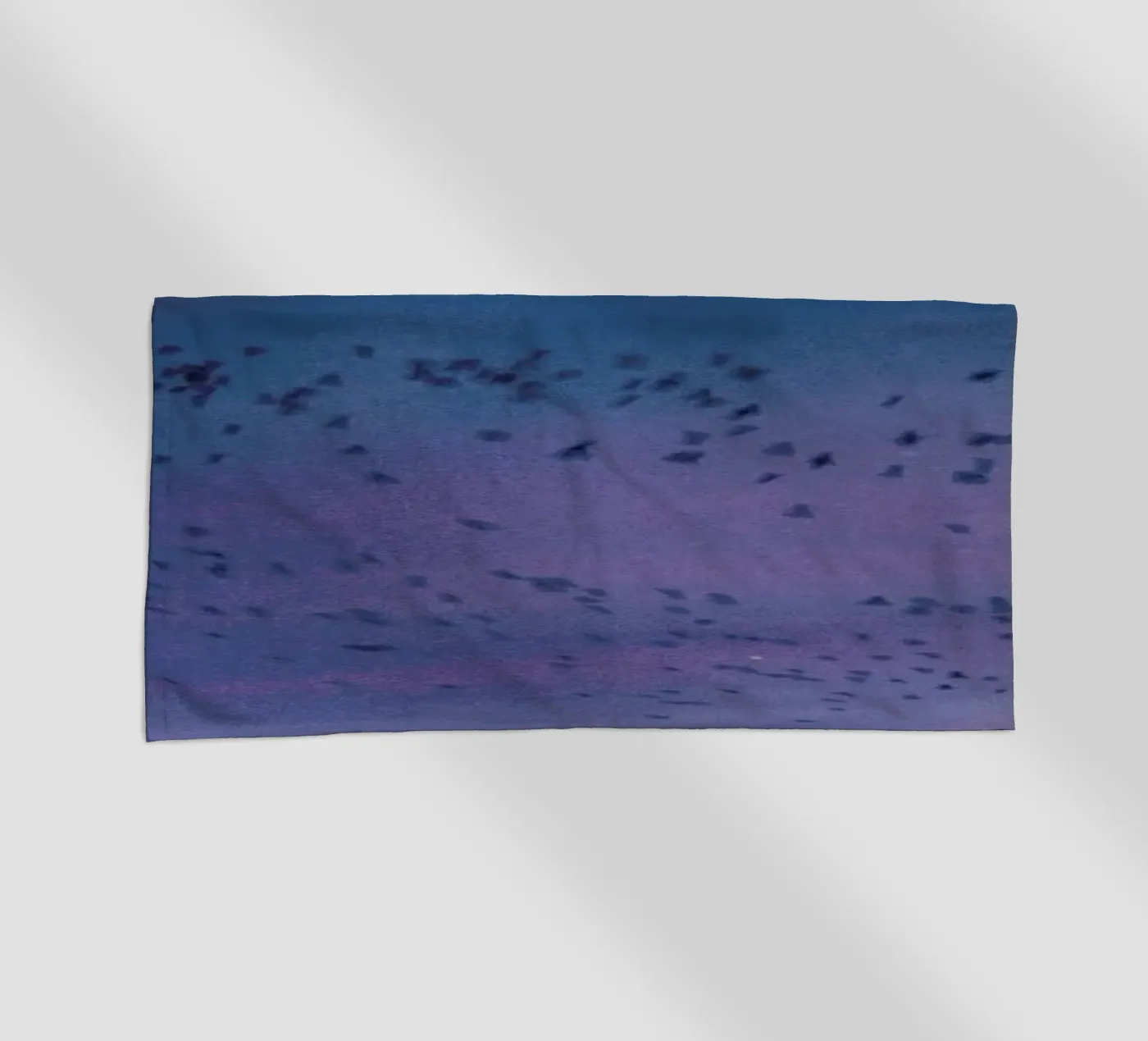 The Crows Strandtuch von Pale Grain