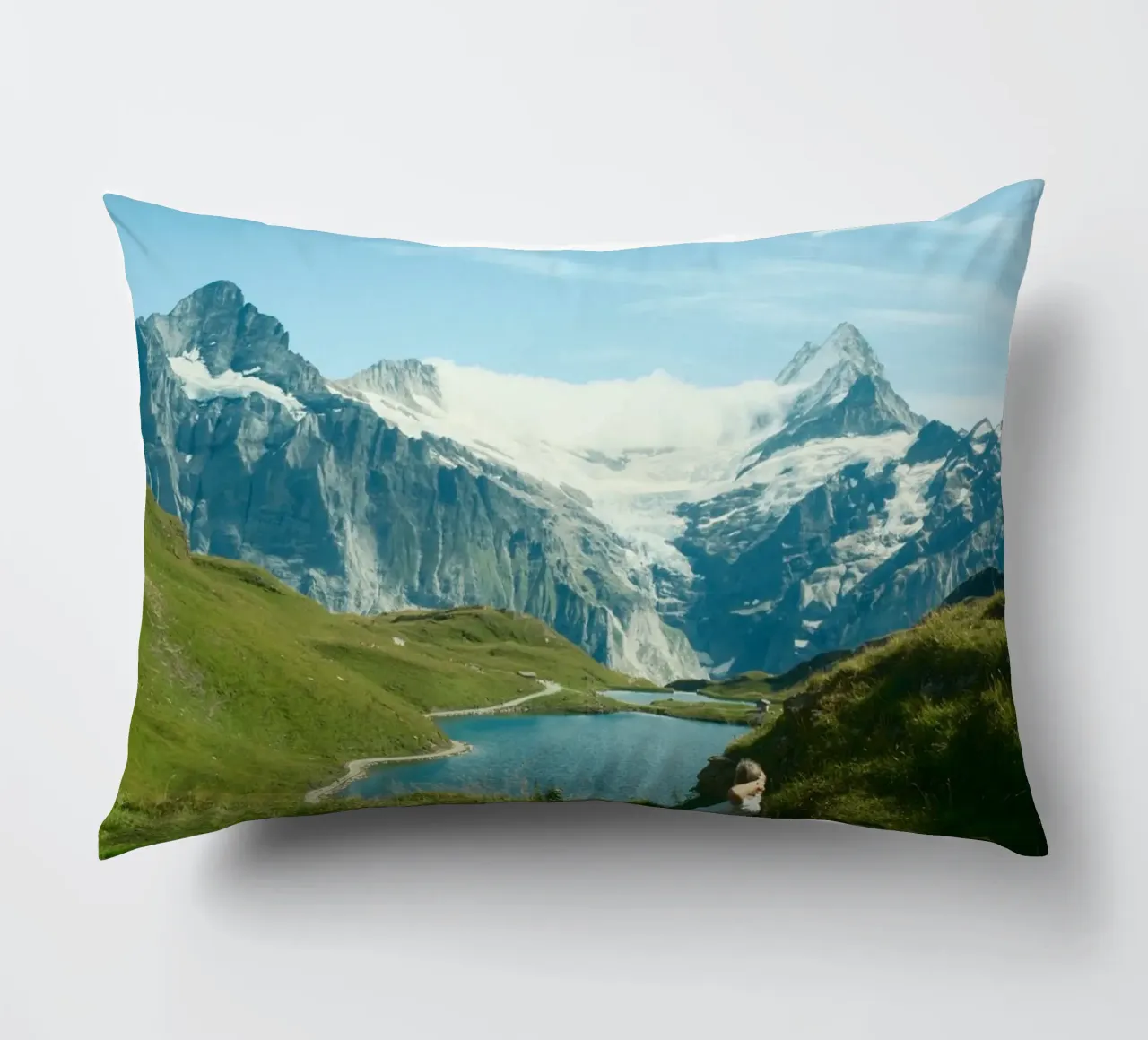Serenity in the Swiss Alps cuscino da FujiSwiss