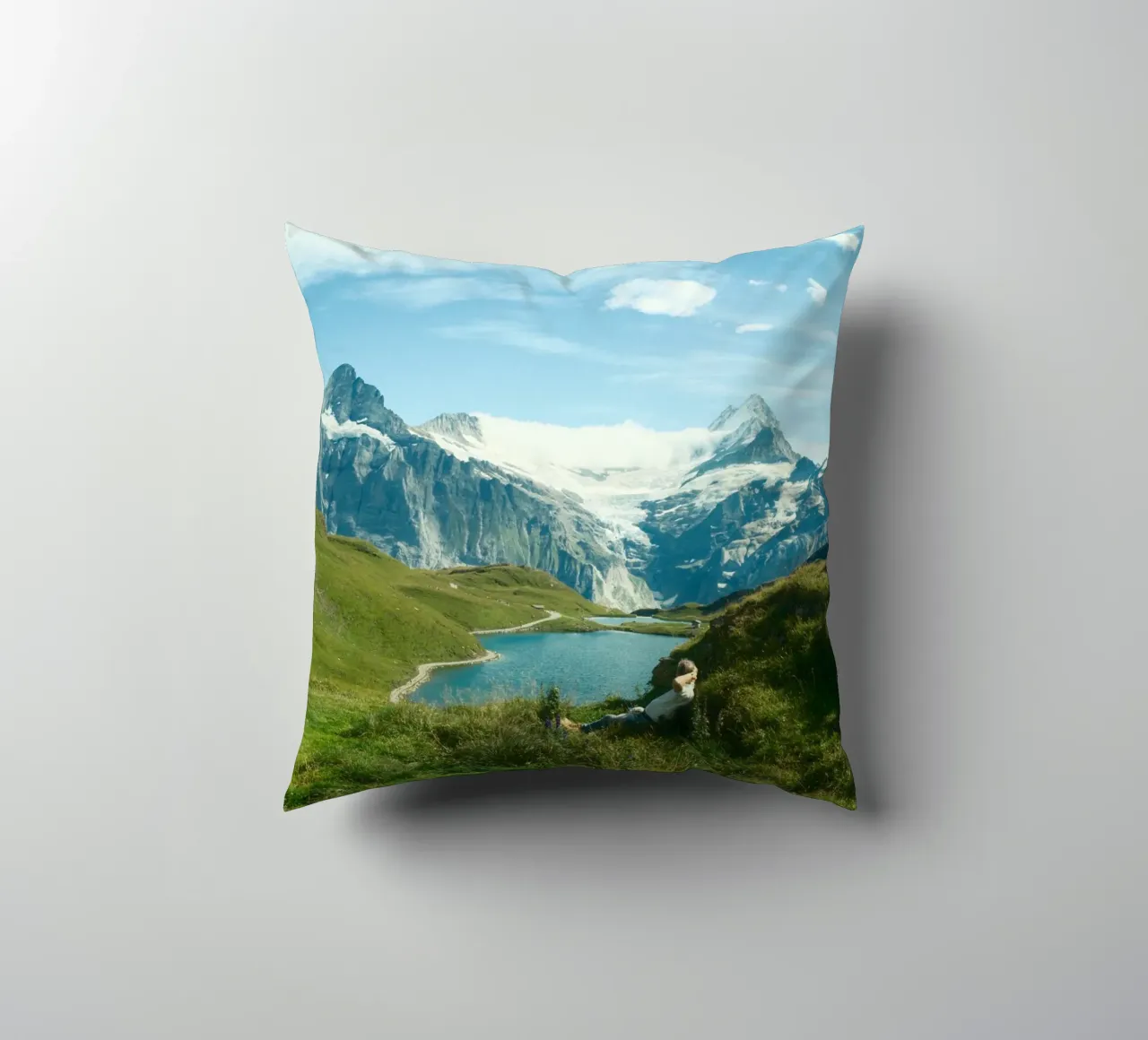 Serenity in the Swiss Alps cuscino da FujiSwiss