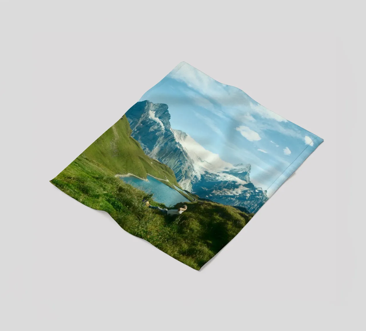 Serenity in the Swiss Alps coperta in pile da FujiSwiss