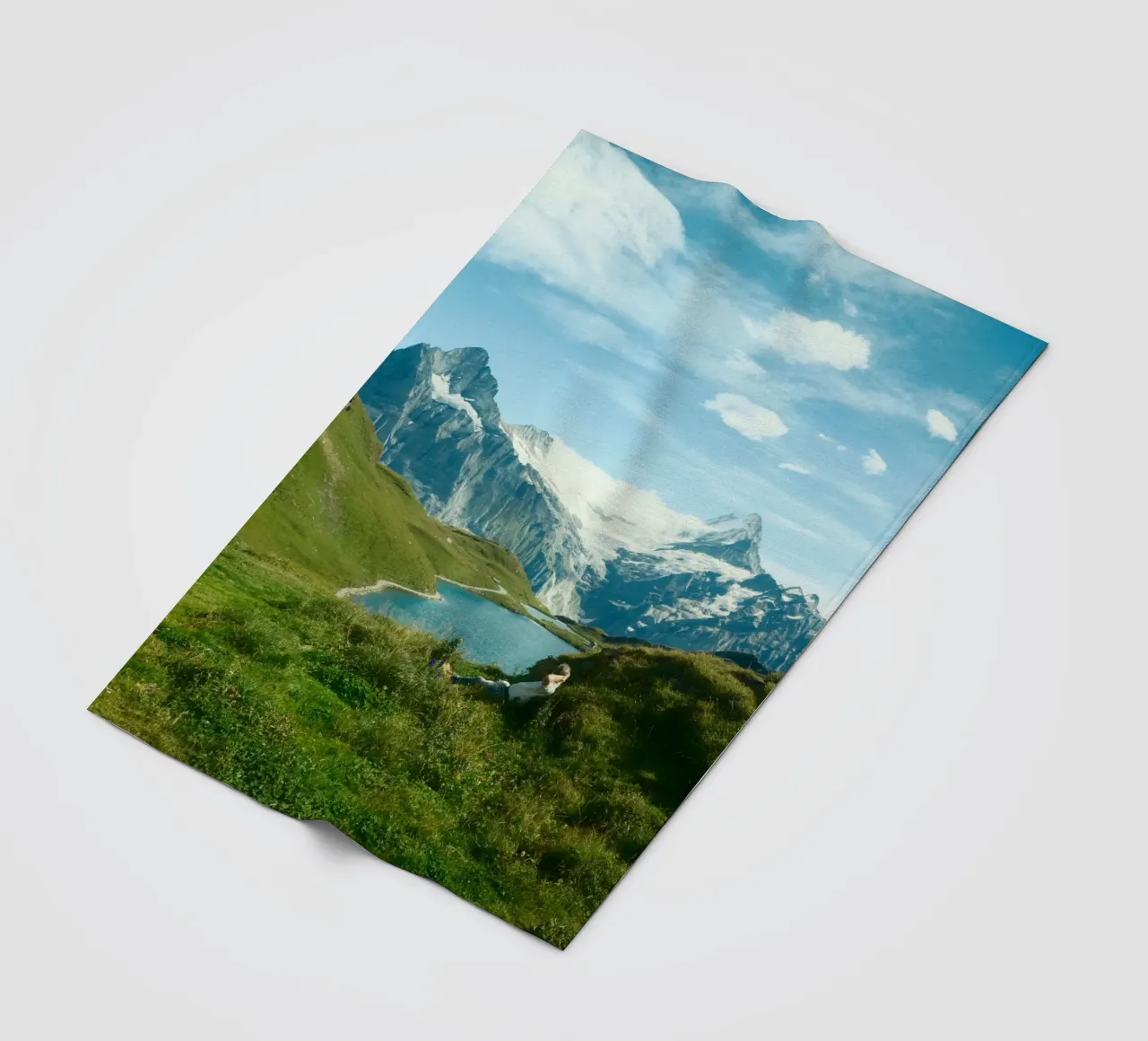 Serenity in the Swiss Alps coperta in pile da FujiSwiss
