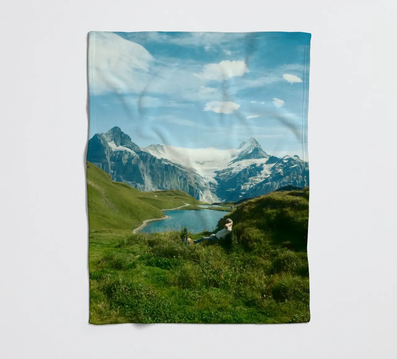Serenity in the Swiss Alps coperta in pile da FujiSwiss