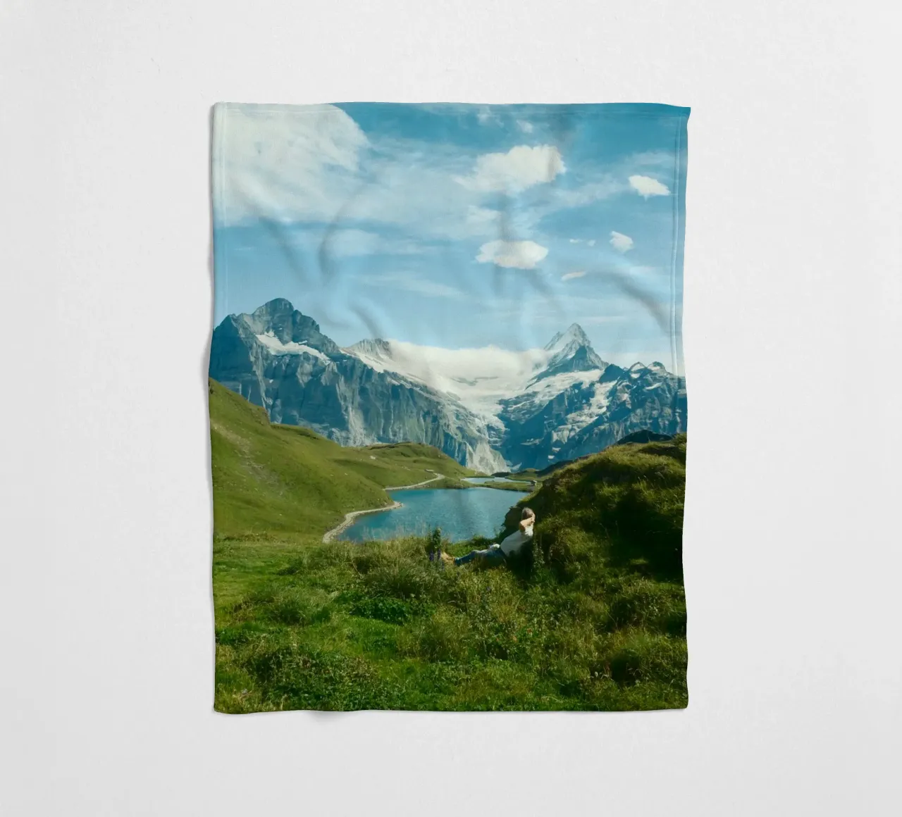 Serenity in the Swiss Alps coperta in pile da FujiSwiss