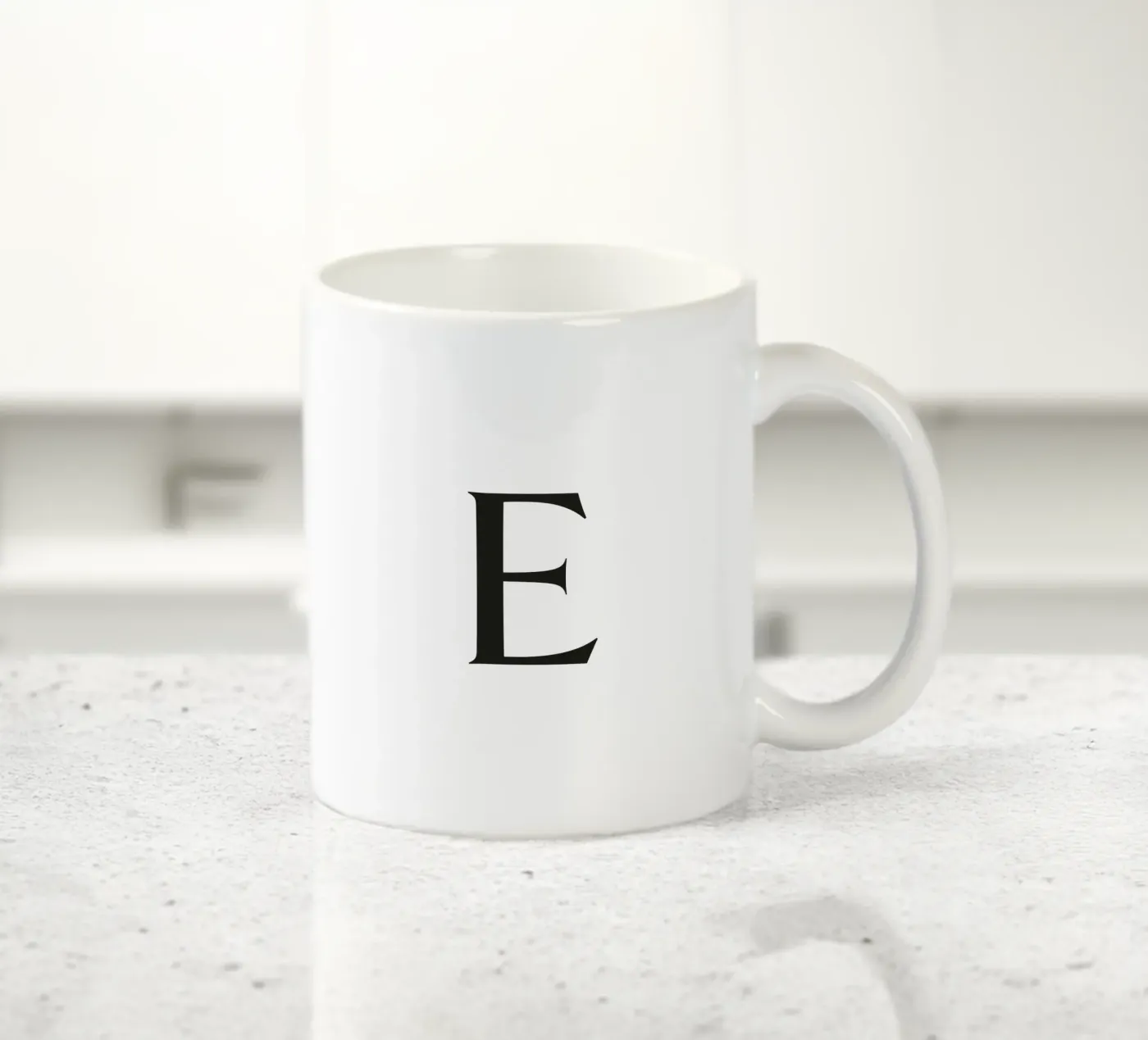 Lettre E mug en céramique de Katja Stehle Design