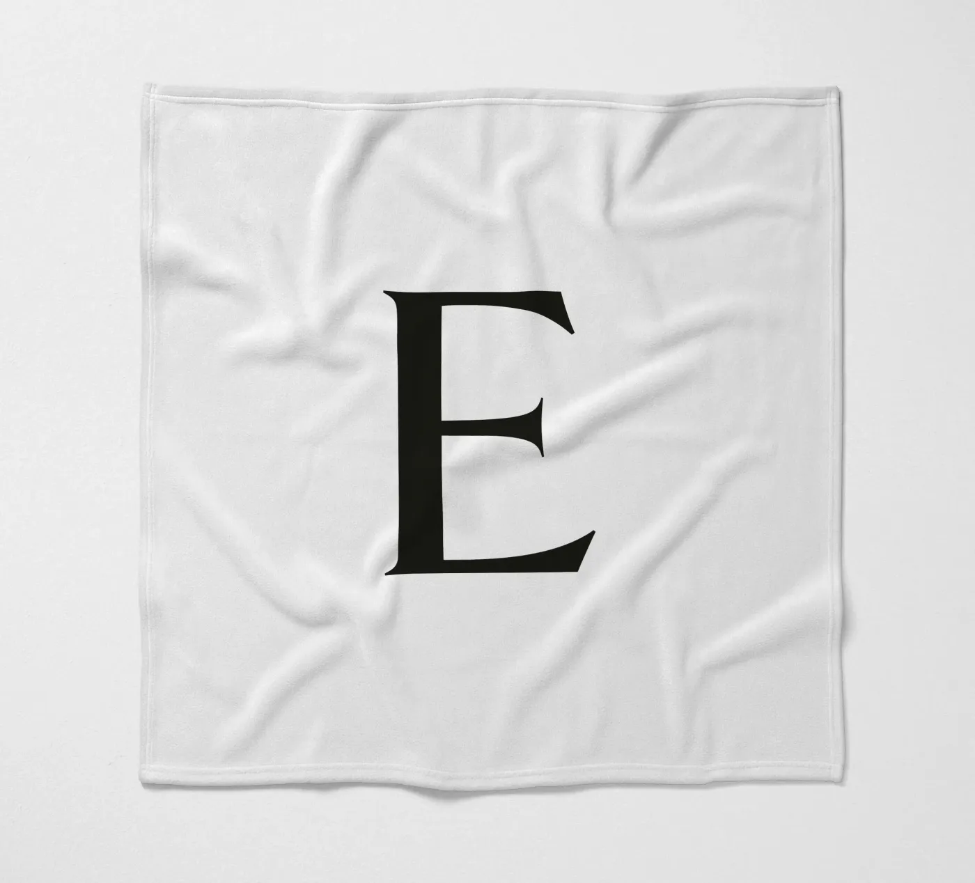 Buchstabe E Fleecedecke von Katja Stehle Design