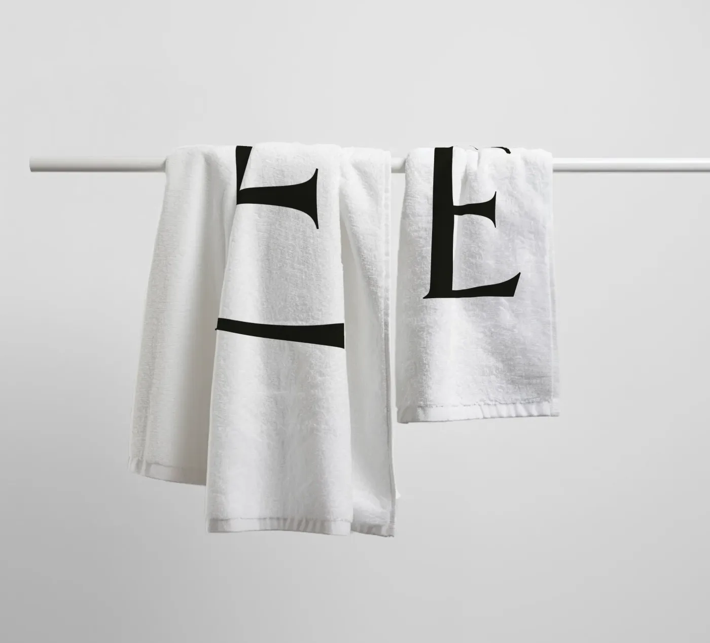 Buchstabe E Handtuch von Katja Stehle Design