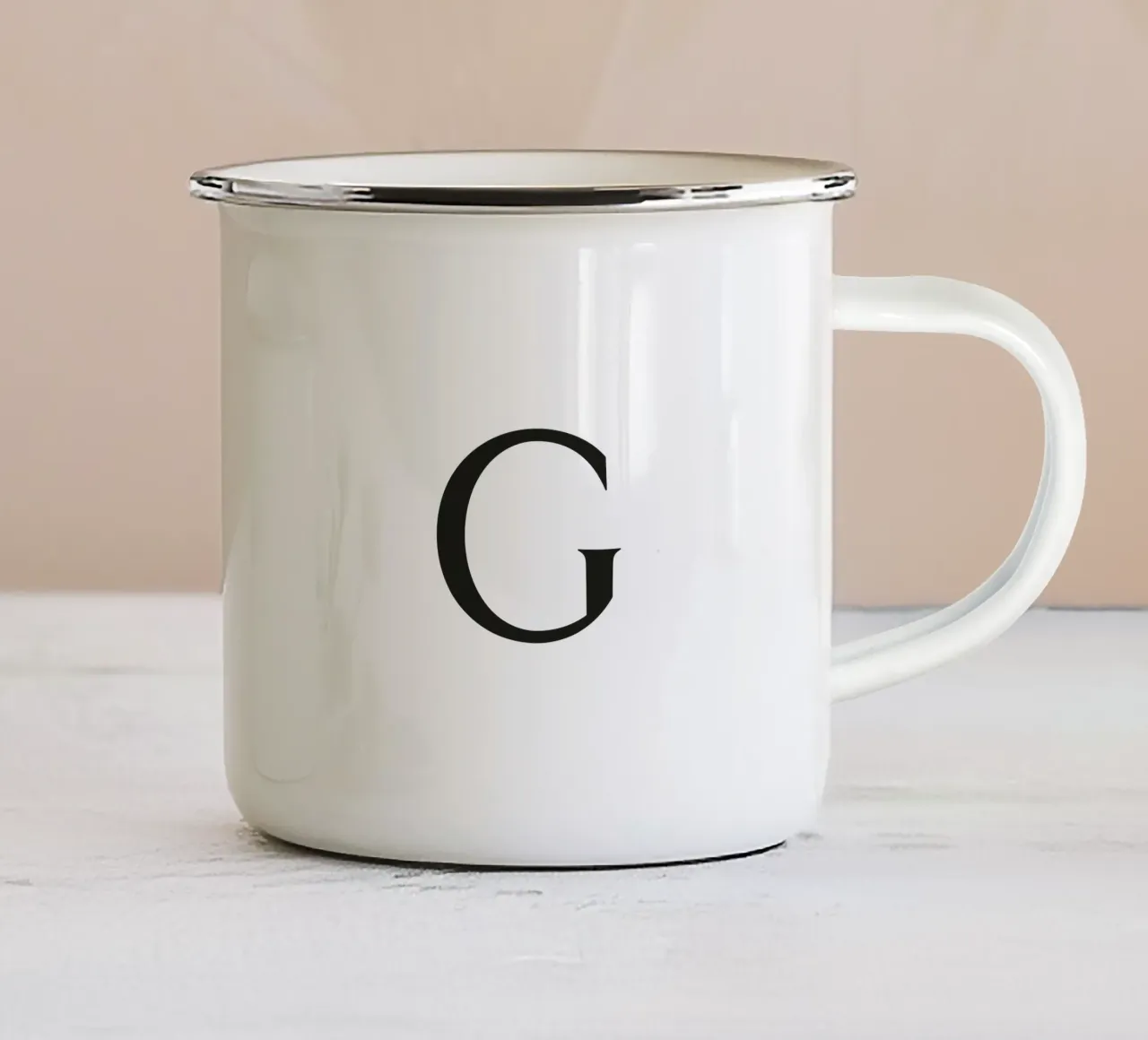 Lettera G tazza in smalto da Katja Stehle Design