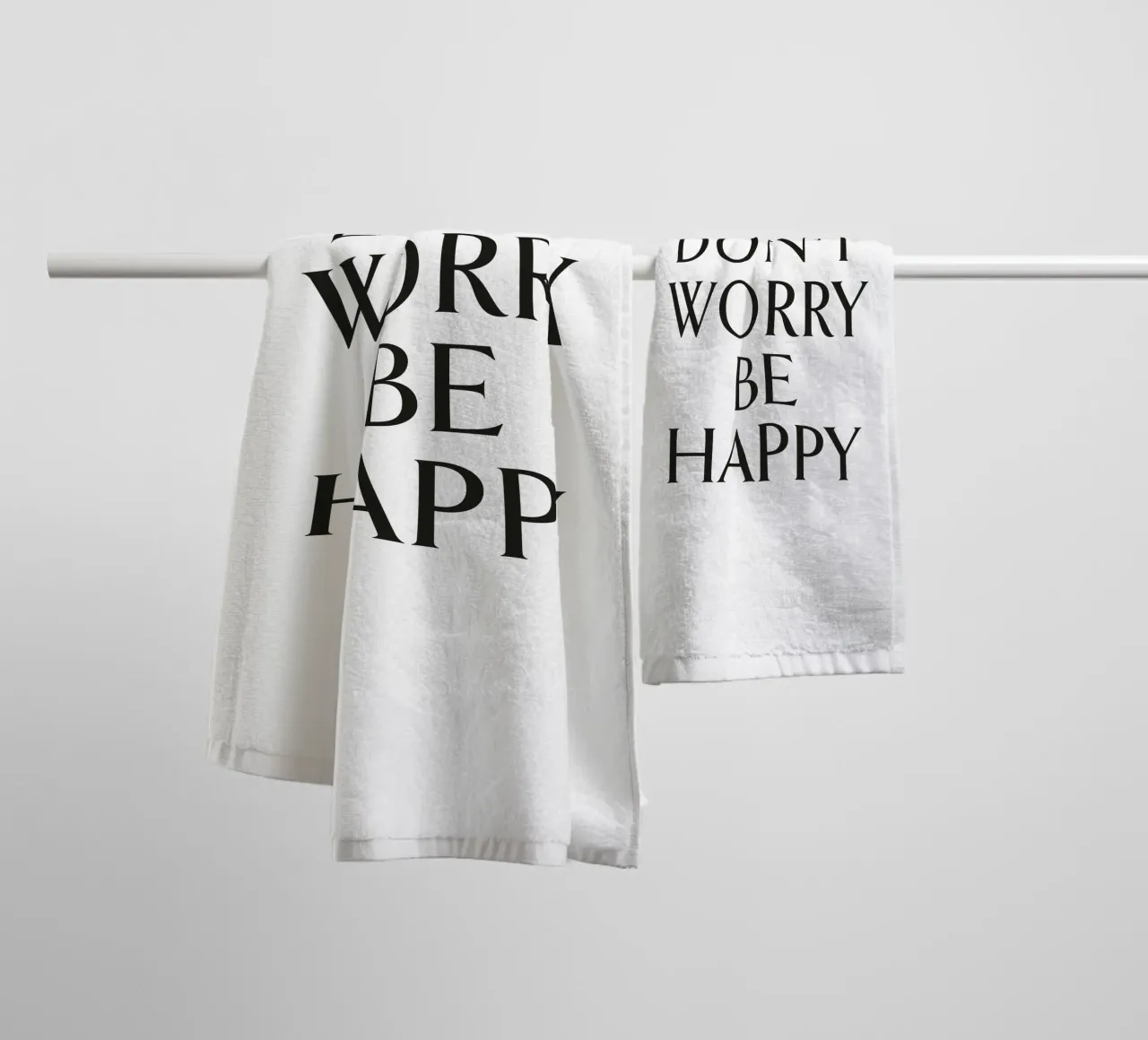 DON'T WORRY BE HAPPY asciugamano da bagno da Katja Stehle Design