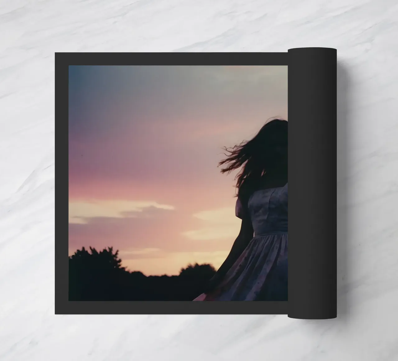 sagoma di una ragazza in abito con maniche a sbuffo zerbino da serinae