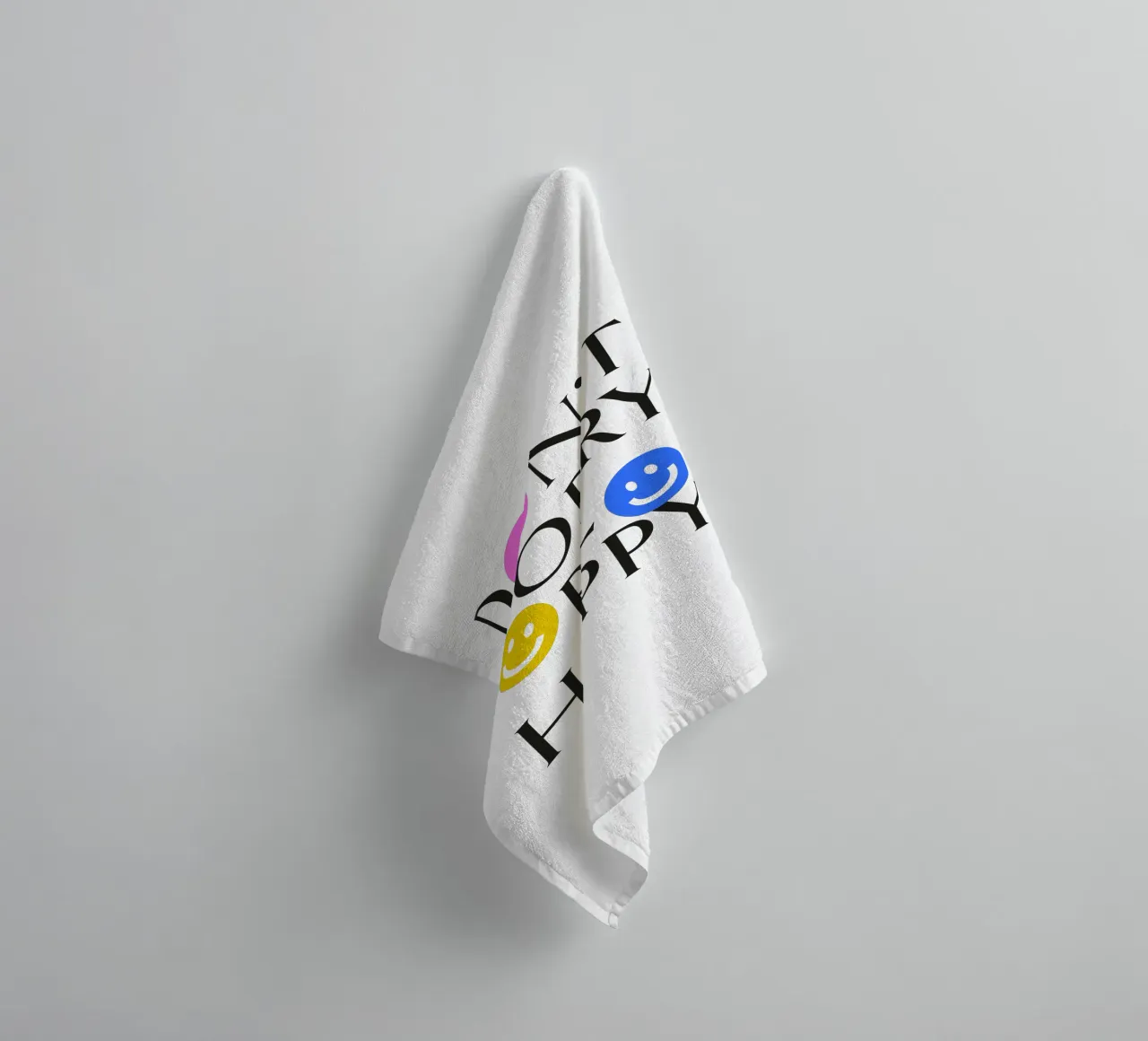 DON'T WORRY BE HAPPY :) asciugamano da bagno da Katja Stehle Design