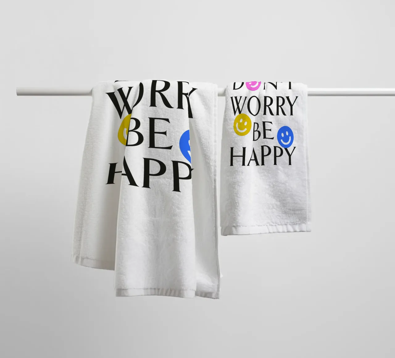 DON'T WORRY BE HAPPY :) asciugamano da bagno da Katja Stehle Design