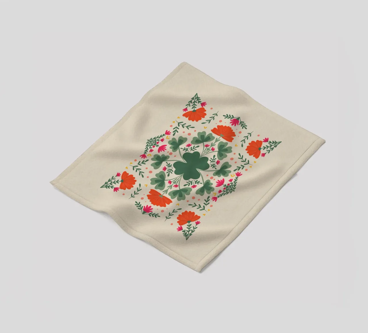 Trifogli e fiori - verde e beige coperta in pile da Wackapacka
