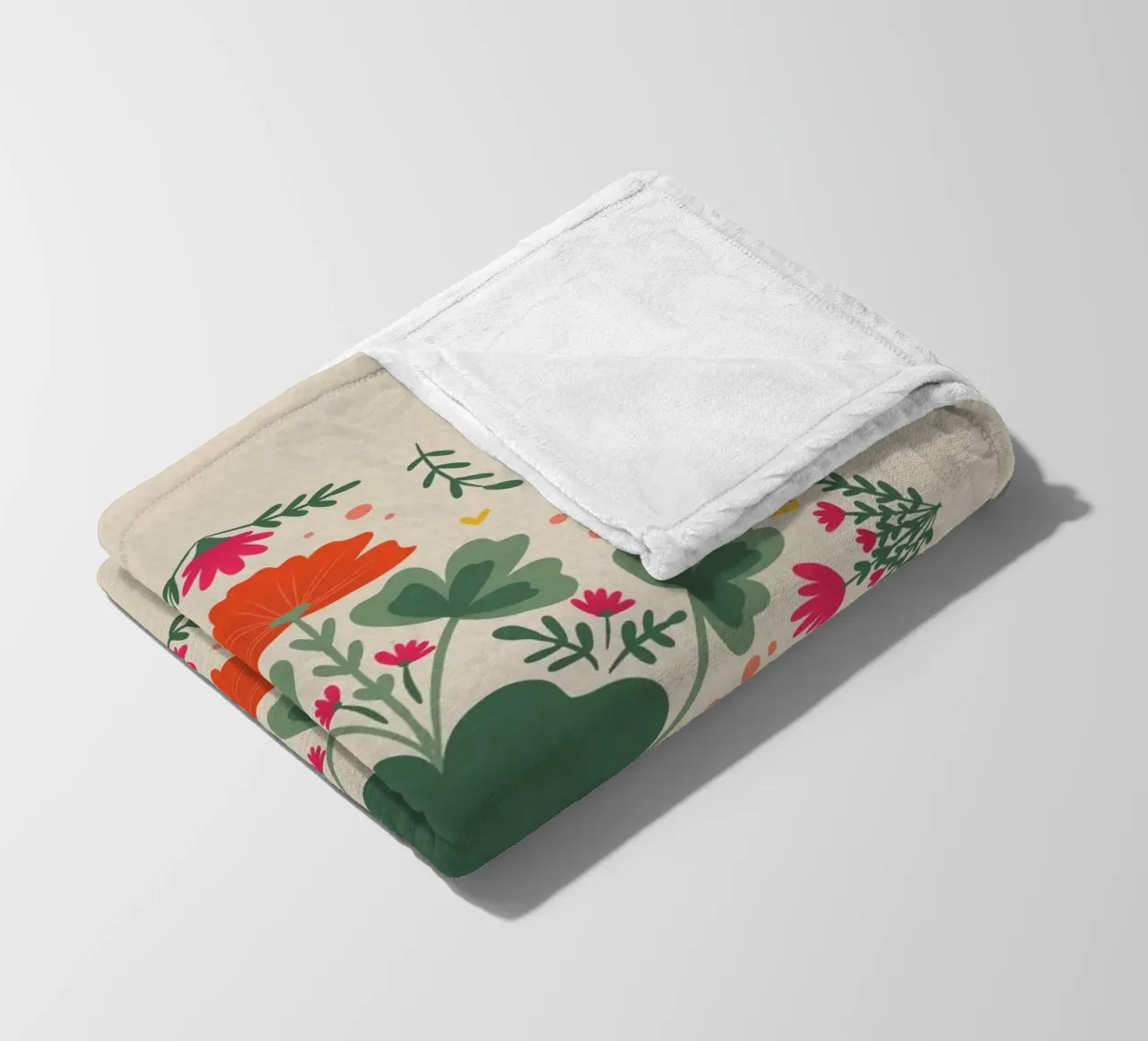 Trifogli e fiori - verde e beige coperta in pile da Wackapacka