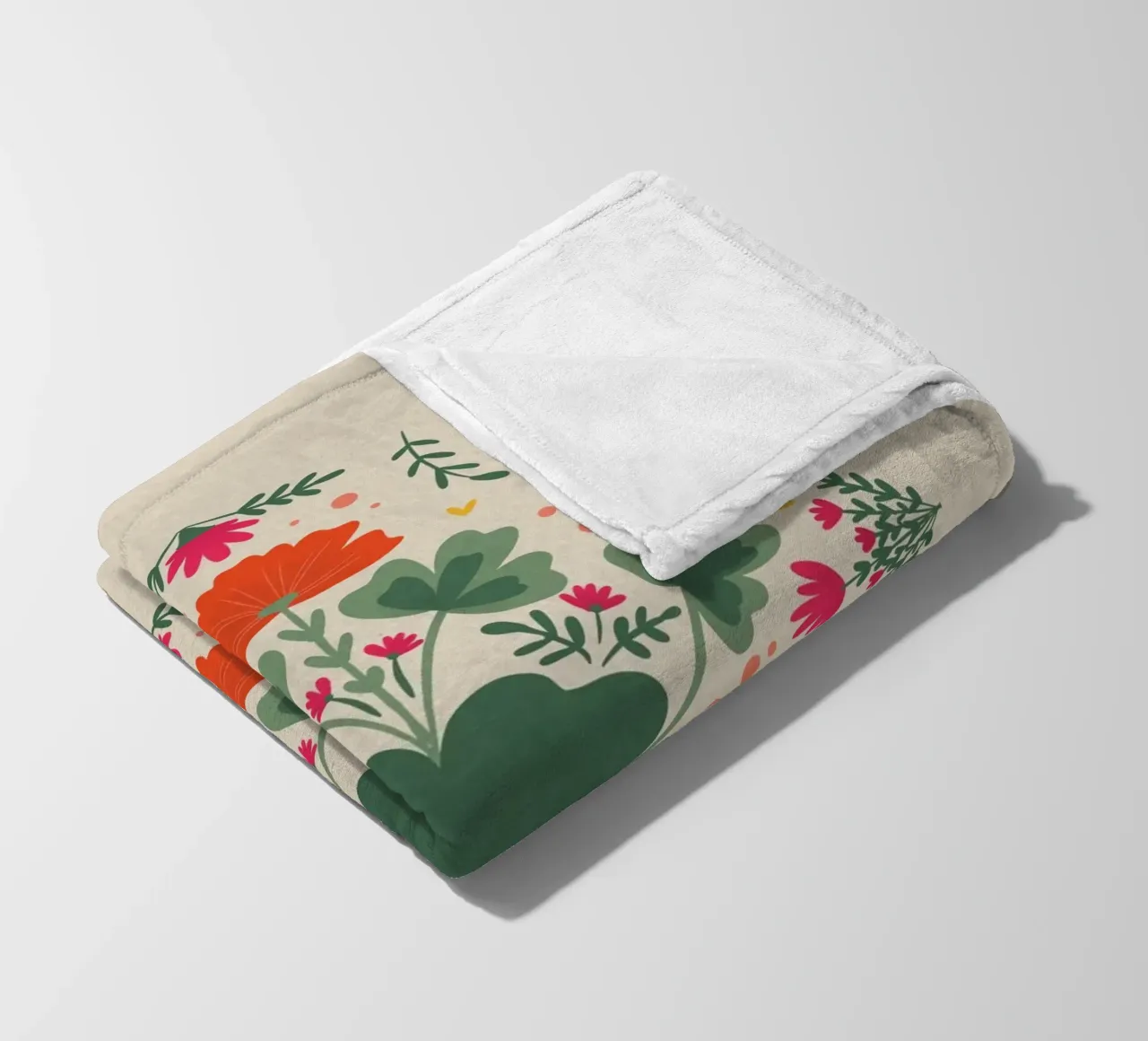 Trifogli e fiori - verde e beige coperta in pile da Wackapacka