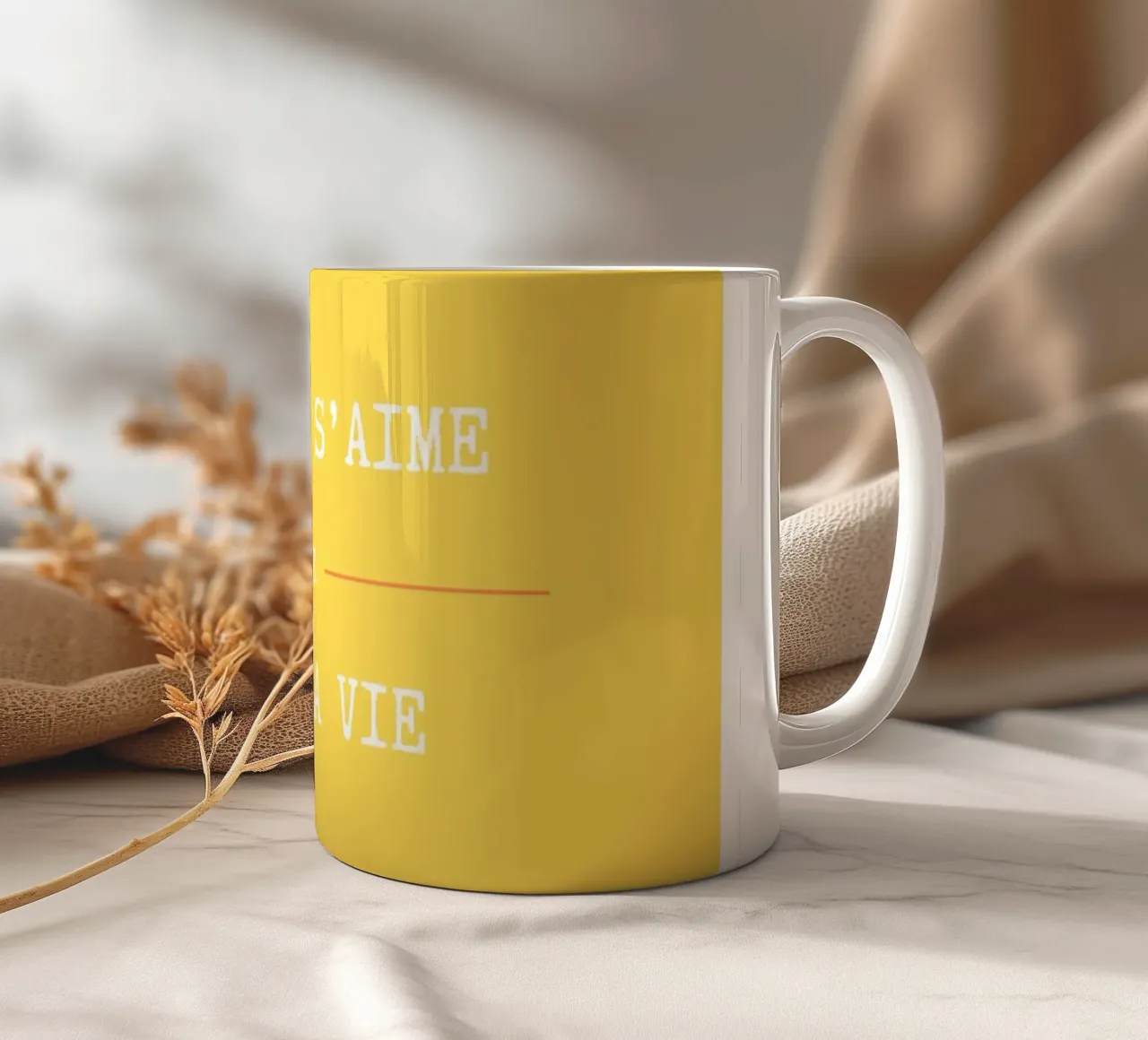 Viens on s'aime (Jaune) taza de cerámica de Idées & Création