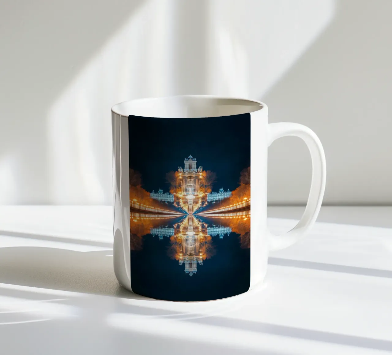 Radiosa simmetria a Versailles tazza in ceramica da By Night