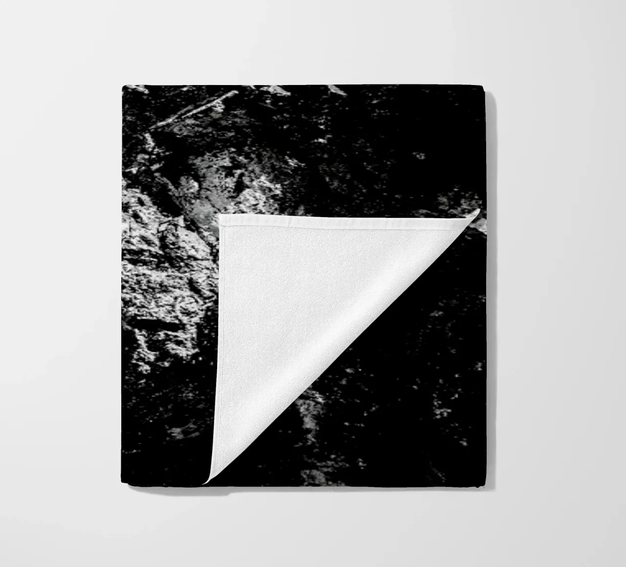 Rock Pattern 1 Strandtuch von Chris Abatzis