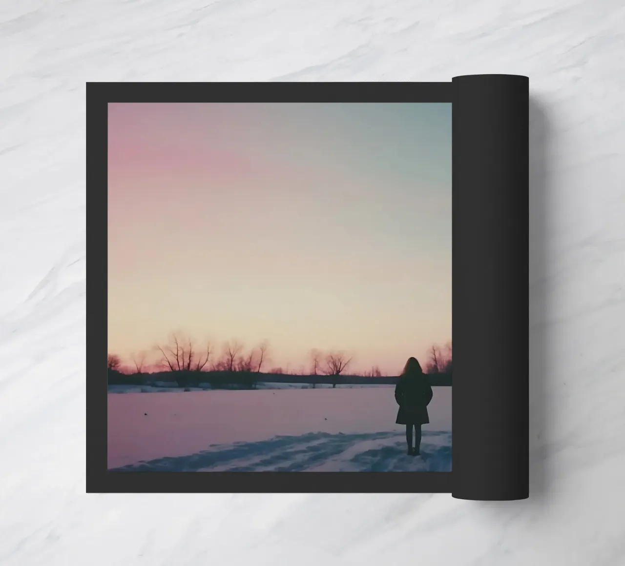 sagoma di una ragazza in piedi in un campo di neve zerbino da serinae