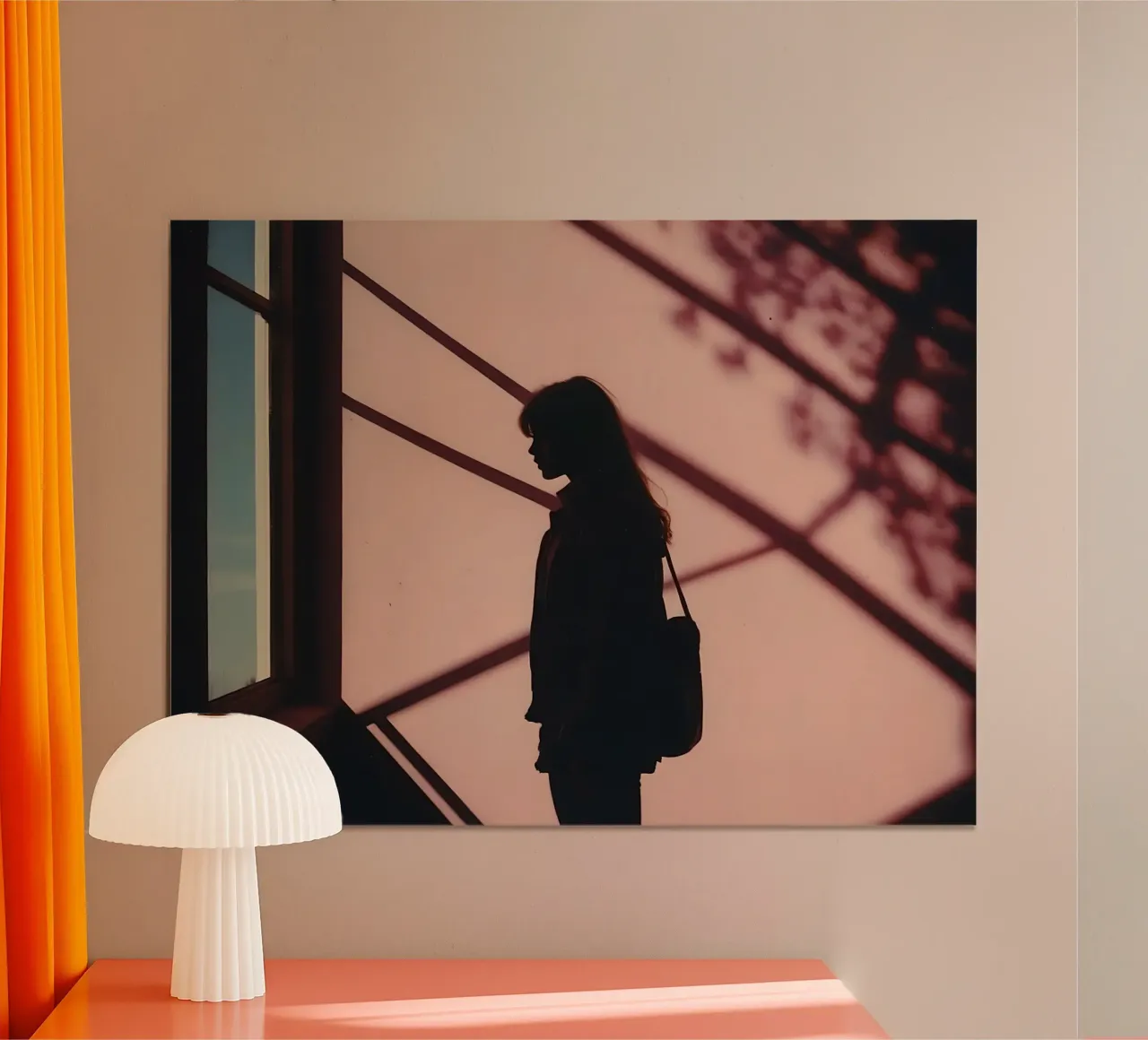 sagoma di una ragazza in piedi all'interno di un edificio carta hahnemühle da serinae