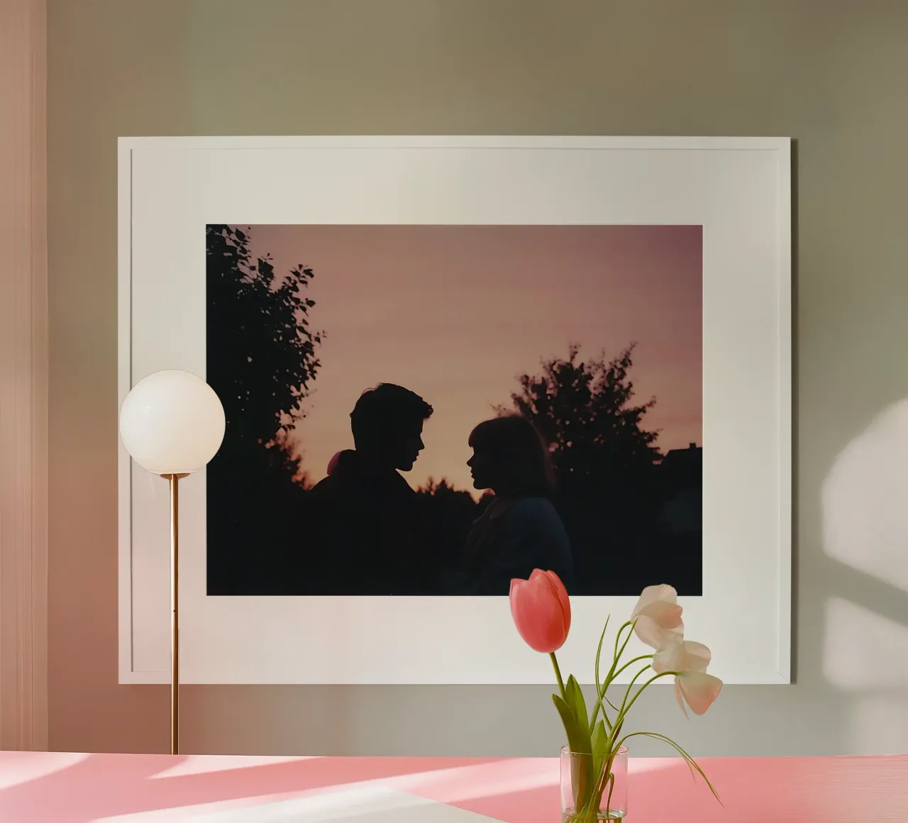 silhouette d'un couple se regardant l'un l'autre poster de serinae