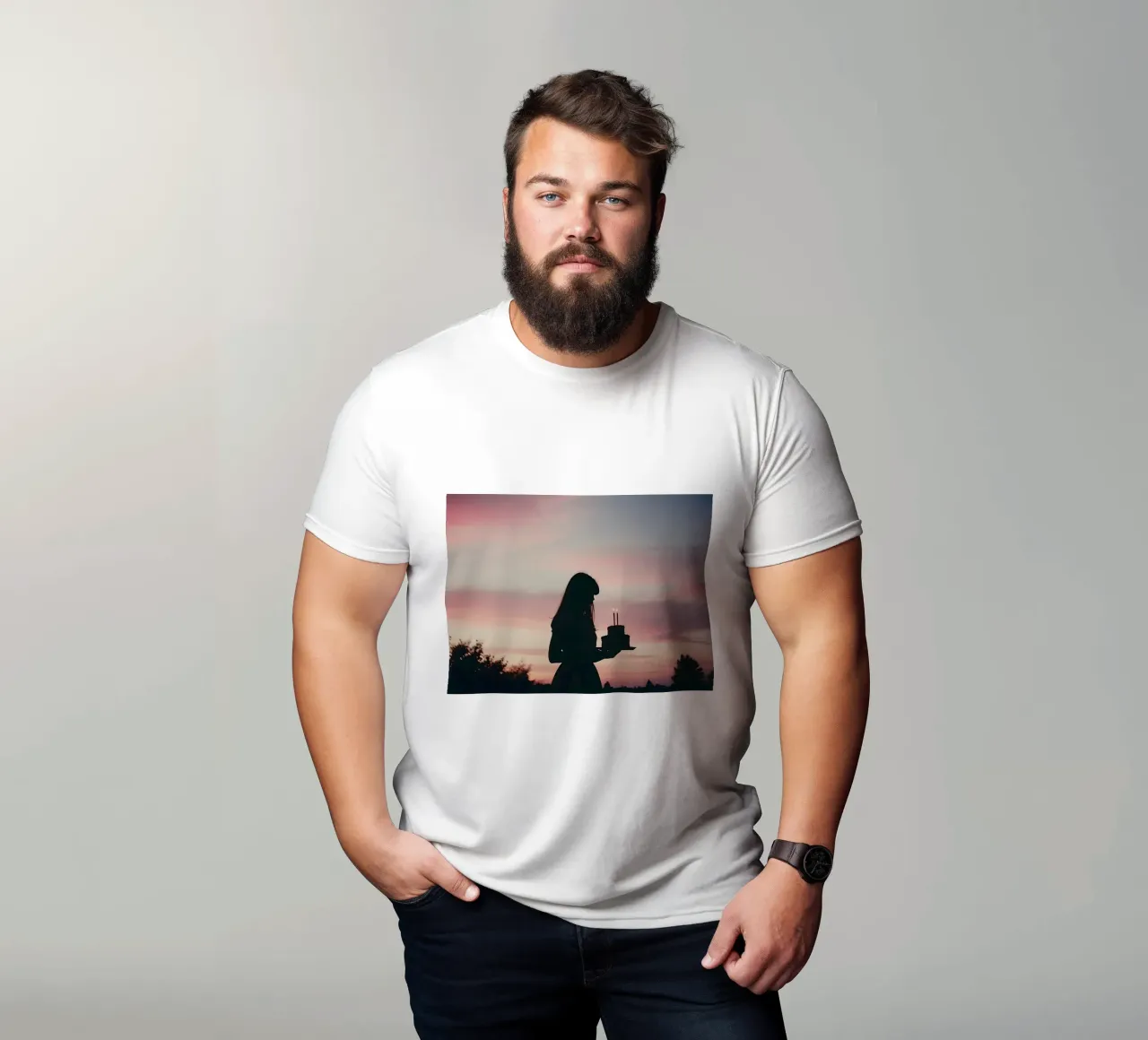 sagoma di una ragazza con in mano una torta di compleanno t-shirt da serinae