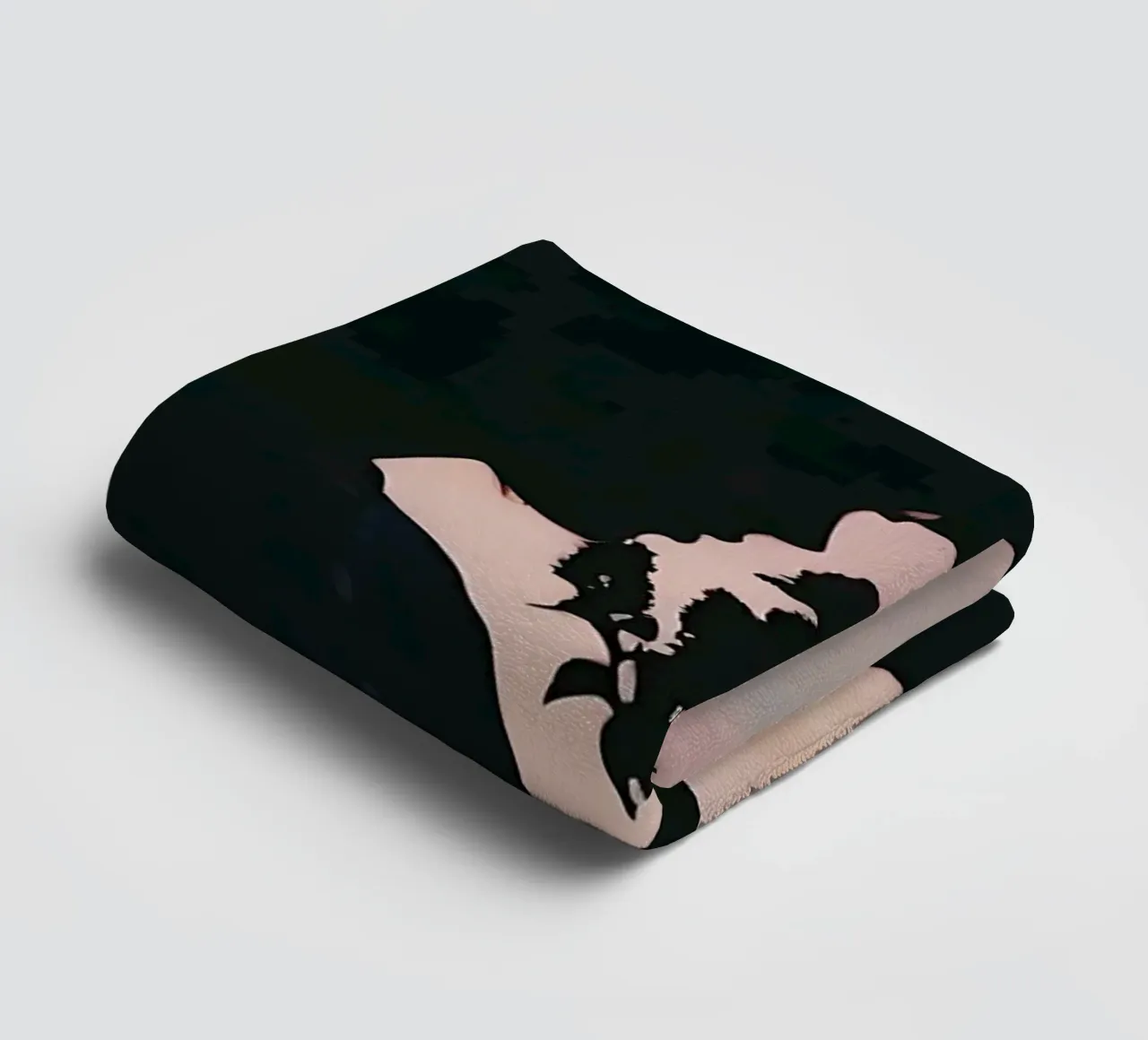 Silhouette eines Mädchens, das an einem Blumenstrauß riecht Handtuch von serinae