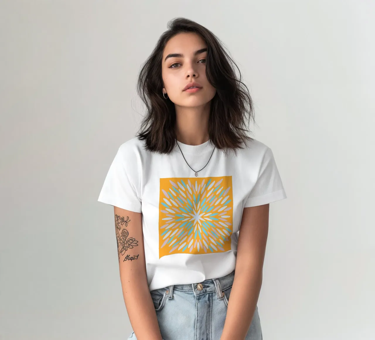 Petal burst - arancio, blu e beige t-shirt da Wackapacka