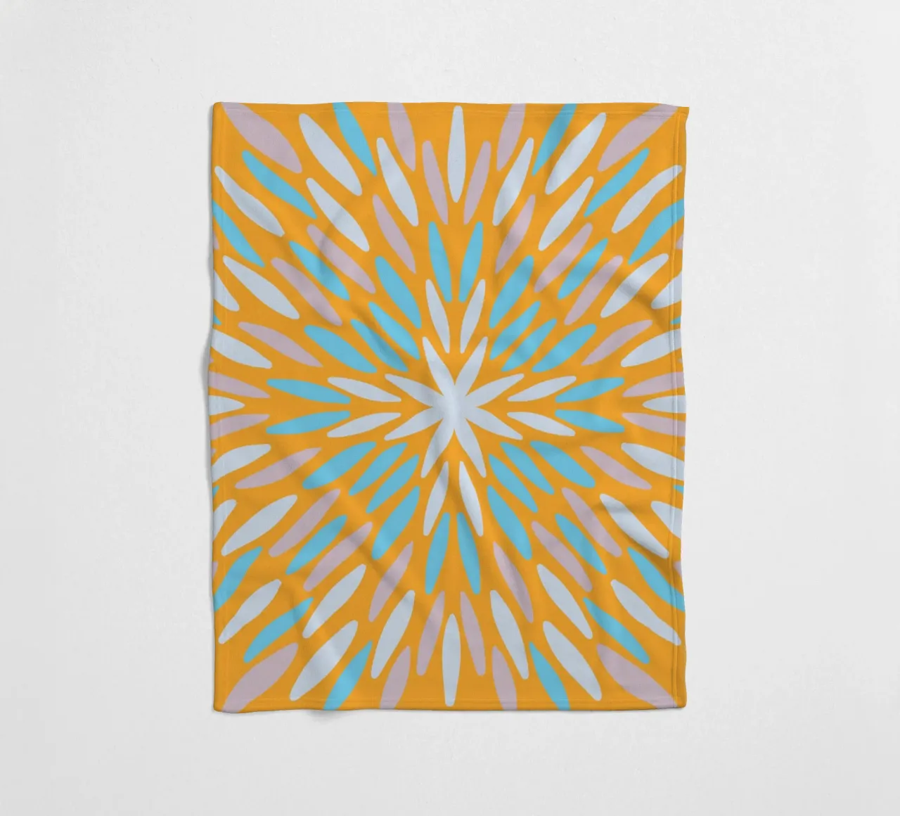 Petal burst - arancio, blu e beige coperta in pile da Wackapacka