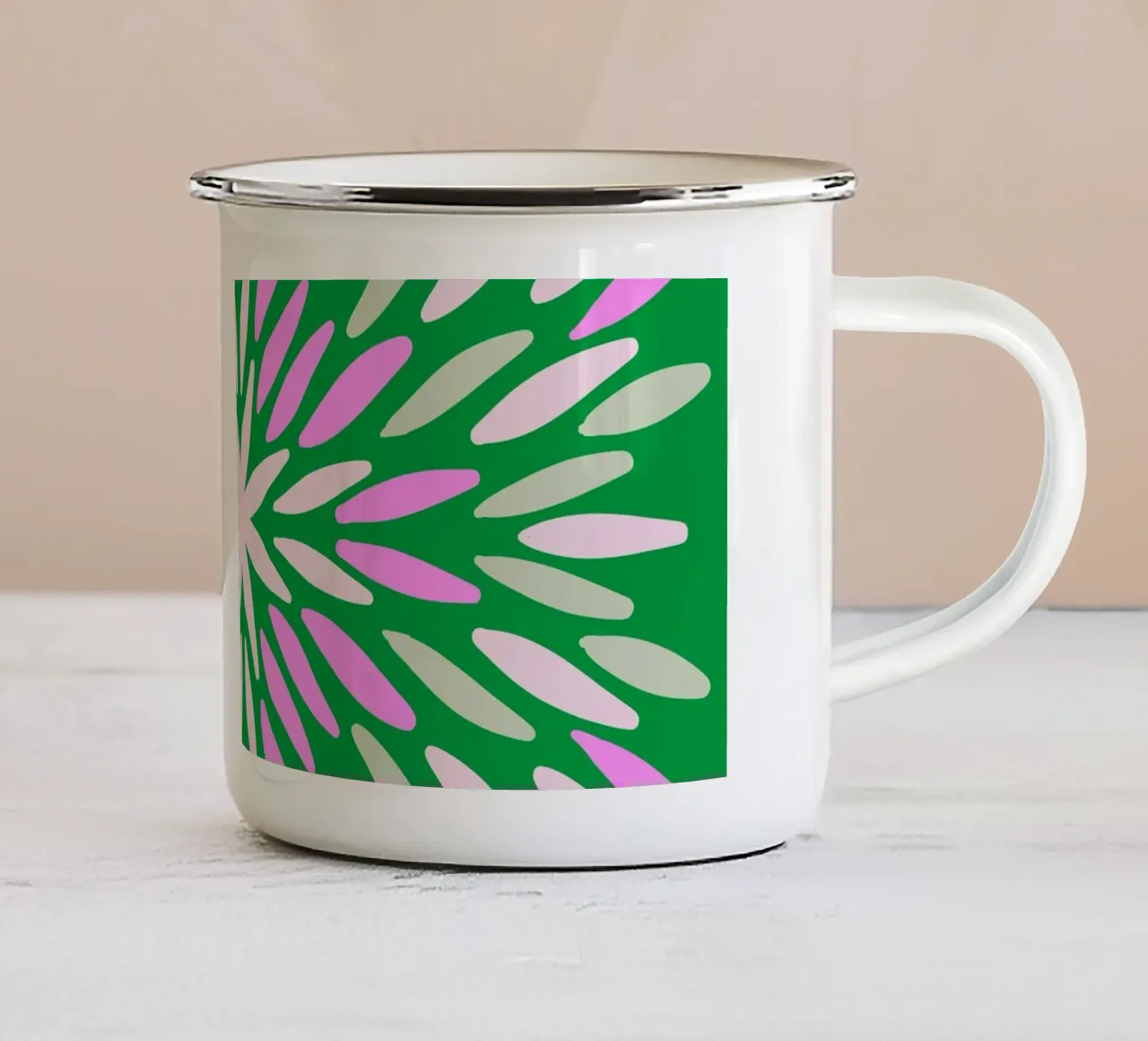 Petal burst - verde, rosa e beige tazza in smalto da Wackapacka