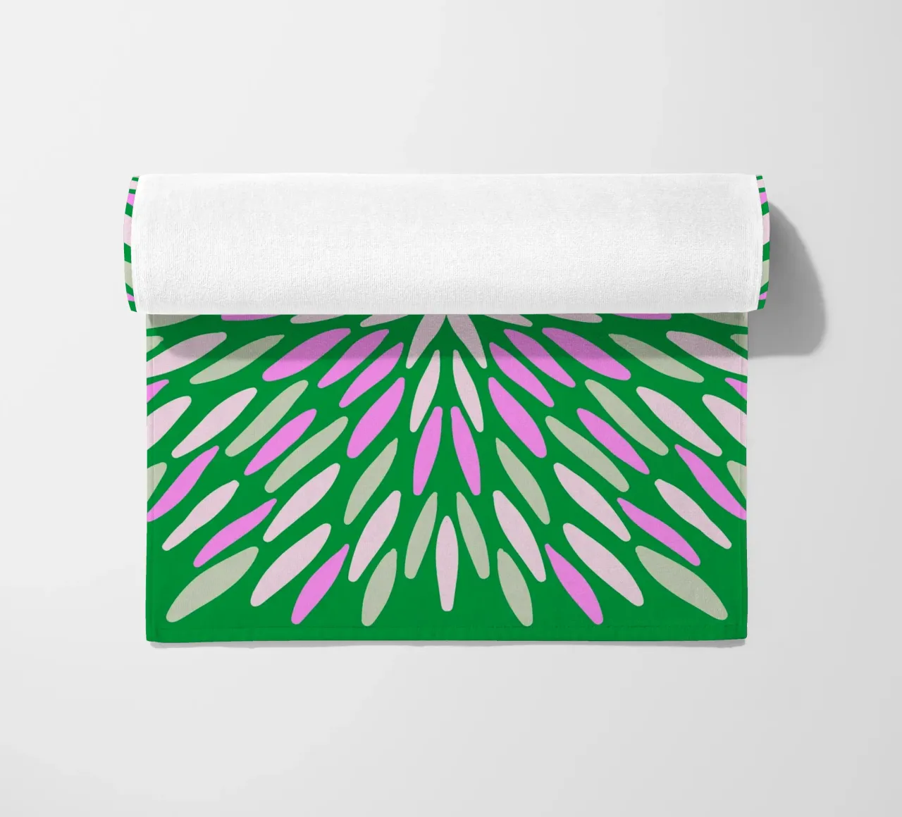 Petal burst - verde, rosa e beige telo mare da Wackapacka