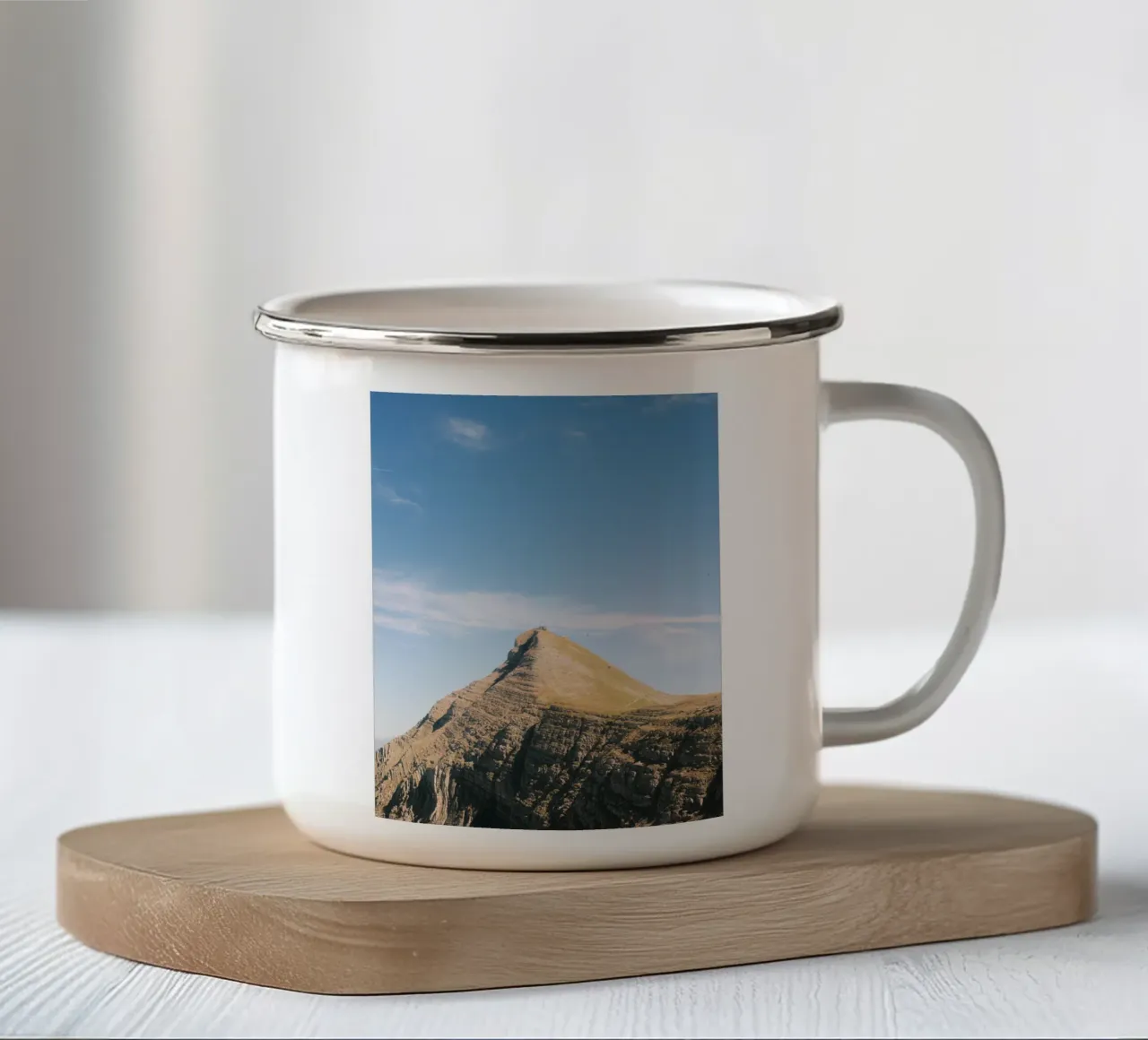 The Lone Summit tazza in smalto da FujiSwiss