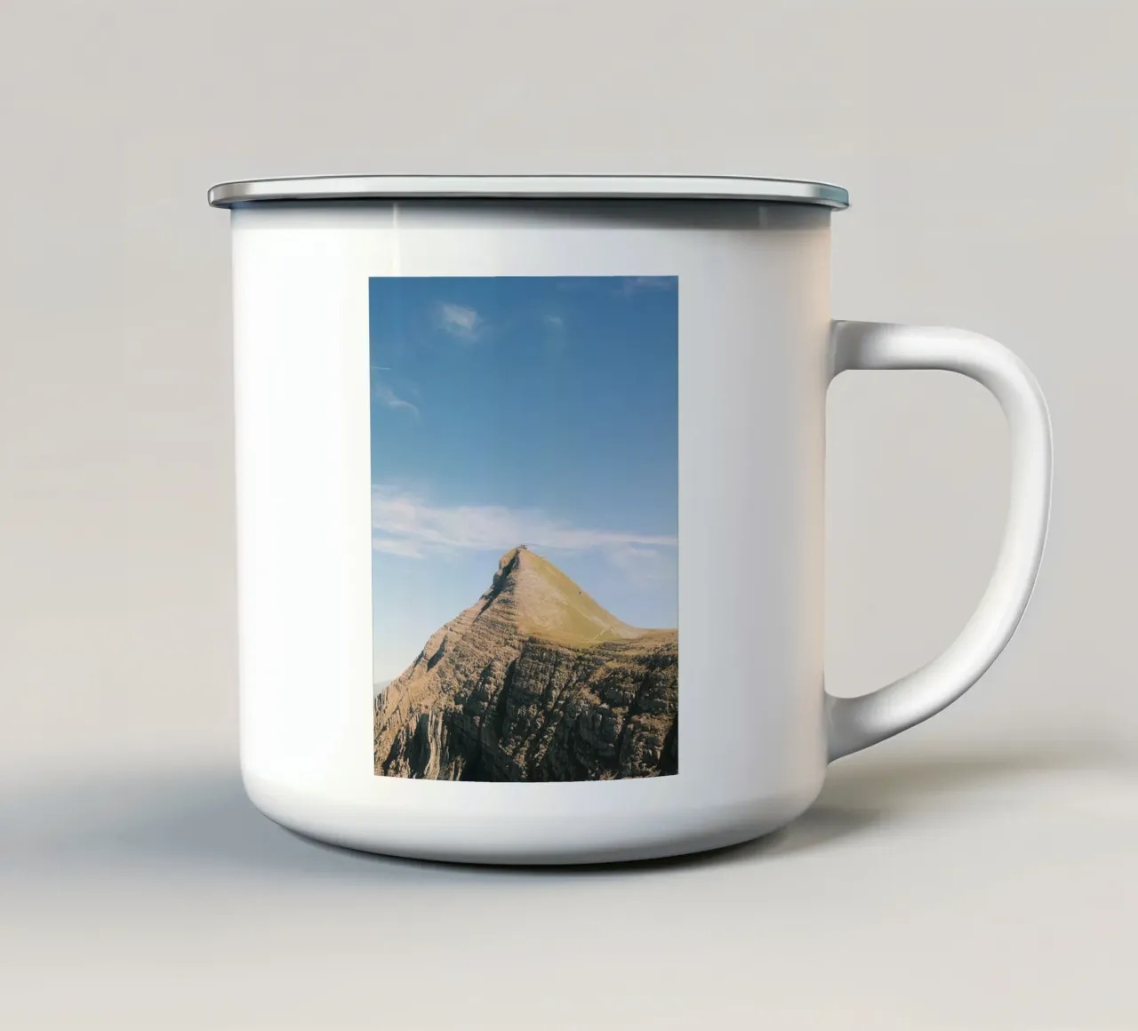 The Lone Summit tazza in smalto da FujiSwiss