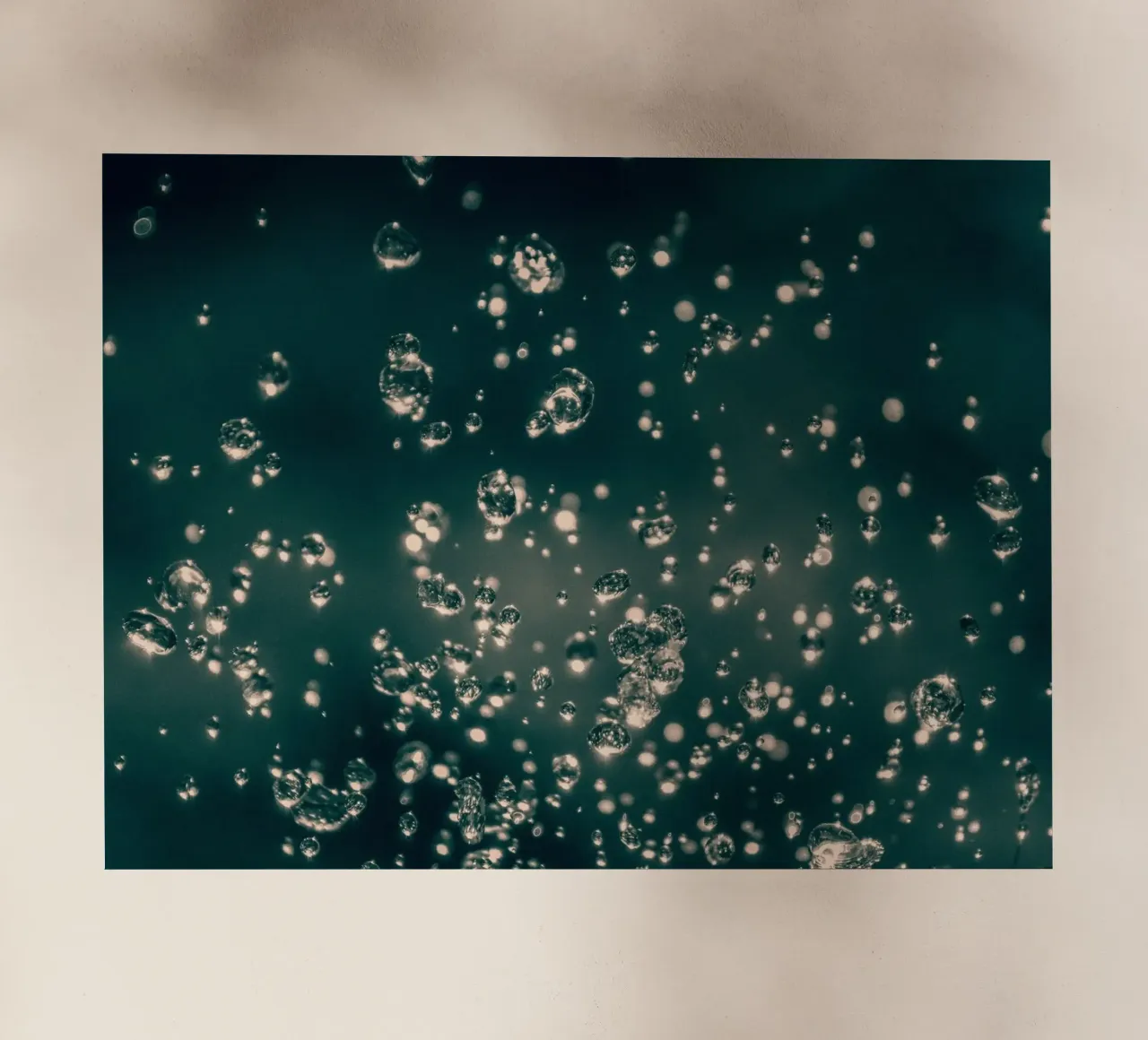 Dancing raindrops pellicola backlit da Katja Stehle Design