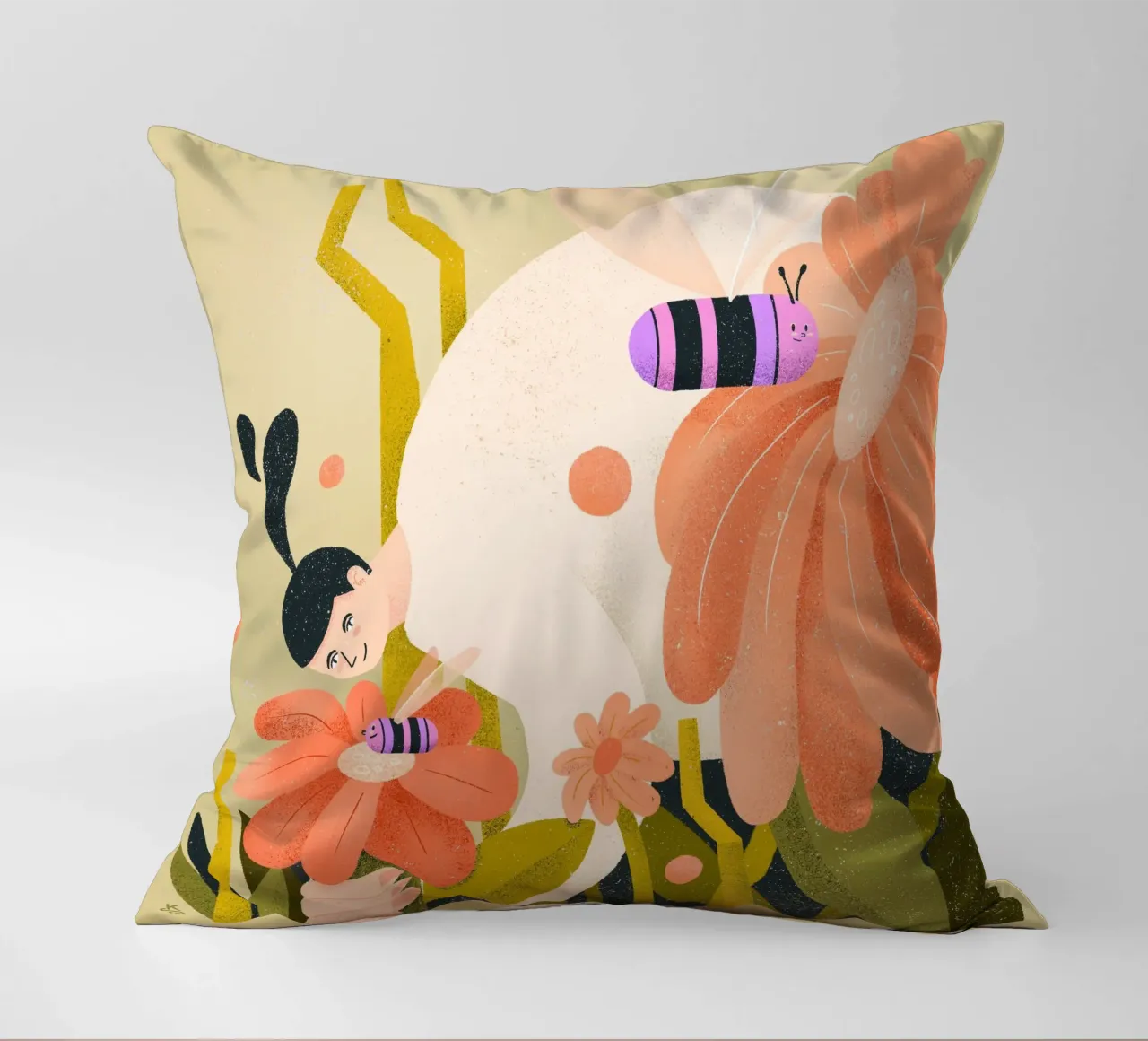 Prato fiorito con api e donna cuscino da Bold & Beautiful