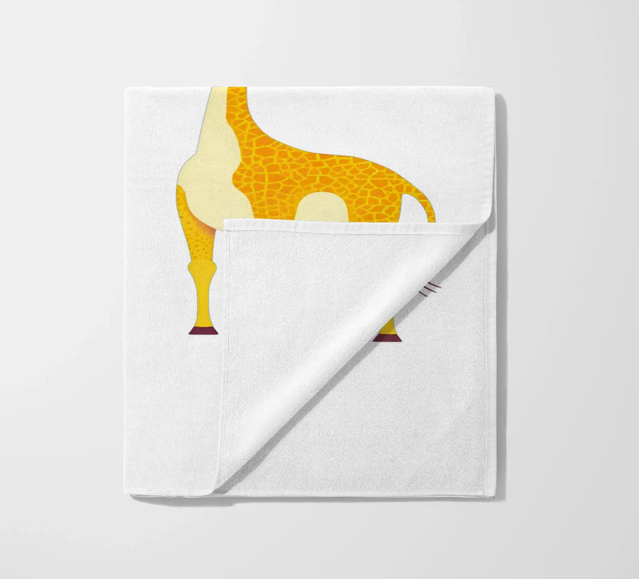 Giraffenliebe - süßes & liebenswertes Tierpaar Strandtuch von Punderful Day