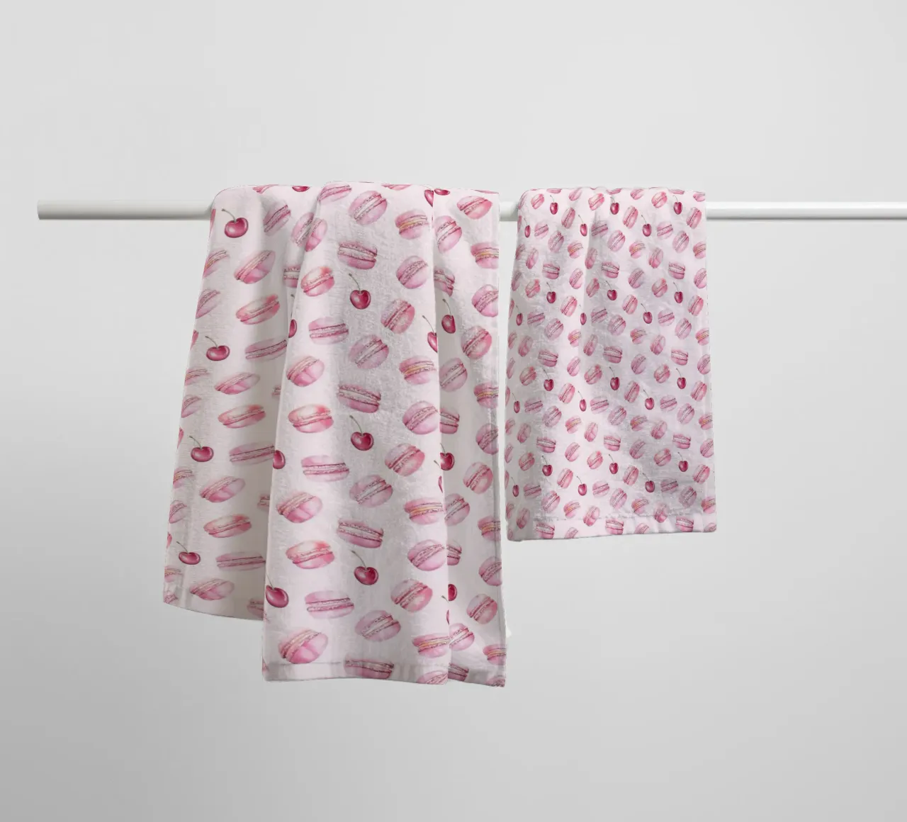 Torta di macaron rosa ciliegia Cibo Preppy Dessert Valentines asciugamano da bagno da Gentle Echoes Art