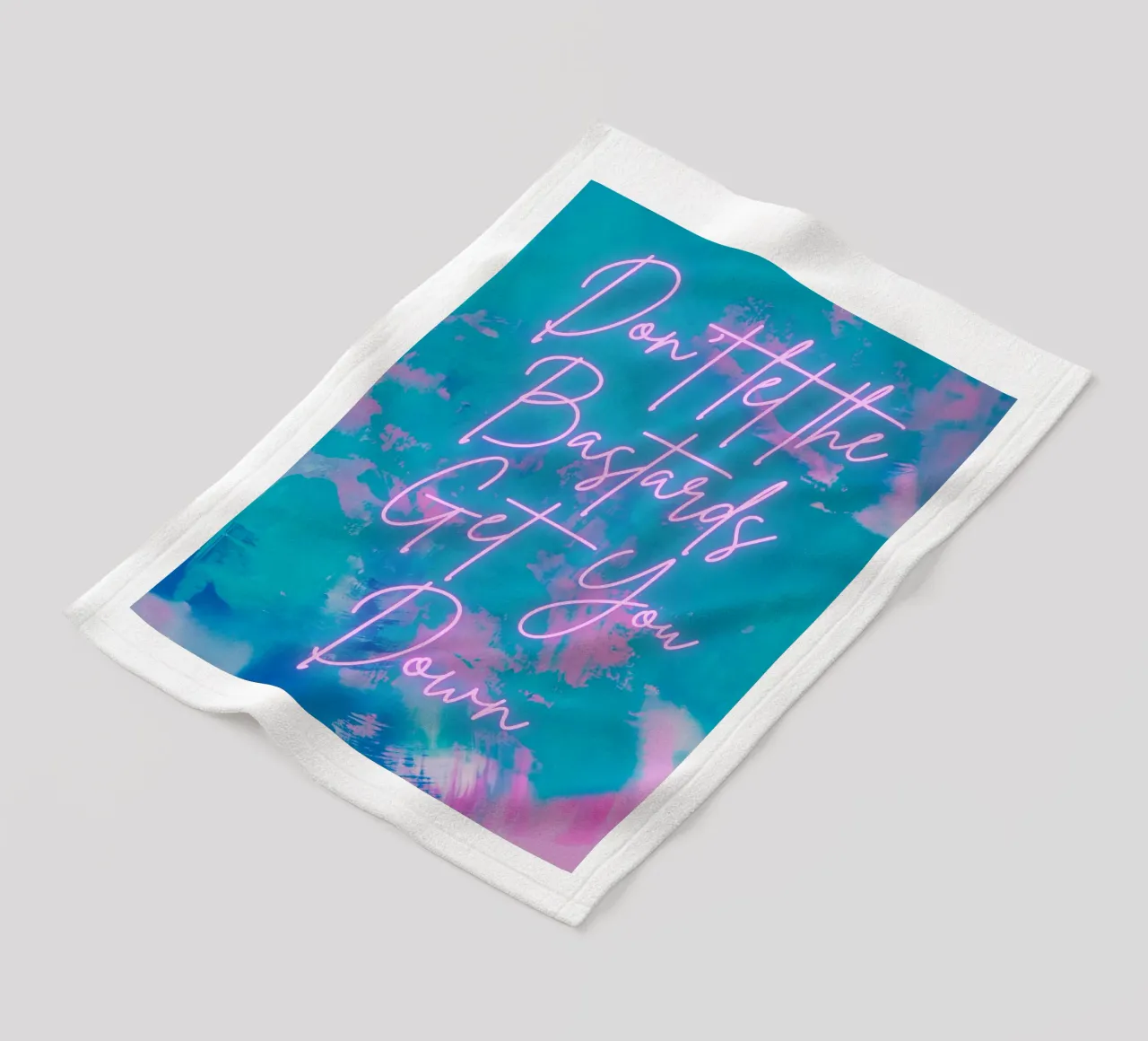 Levendige abstracte print 'Don't Let The Bastards Get You Down fleecedeken van FABOArt